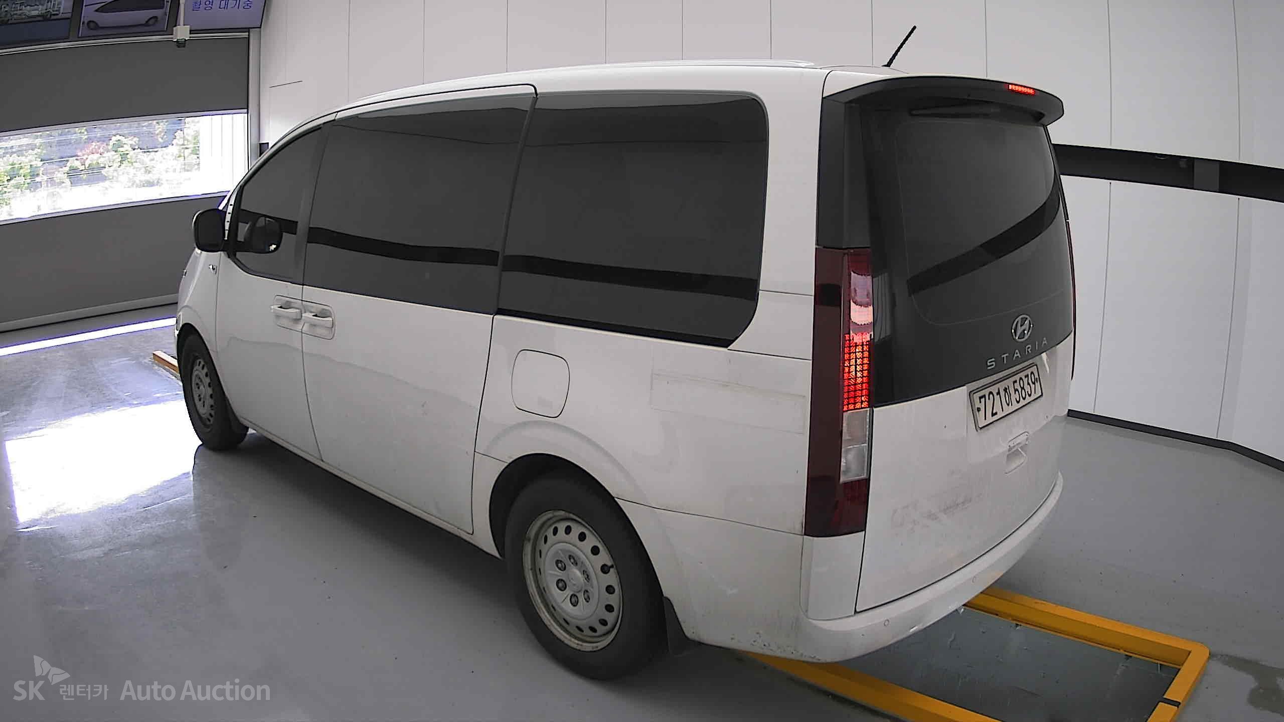 2023 - hyundai staria