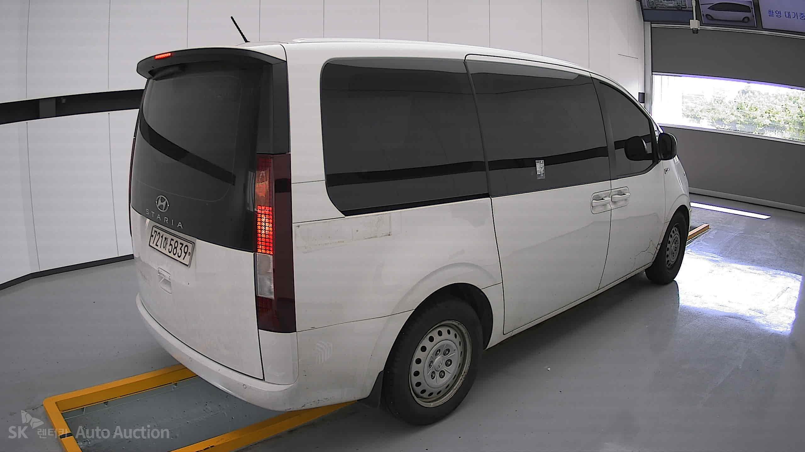 2023 - hyundai staria