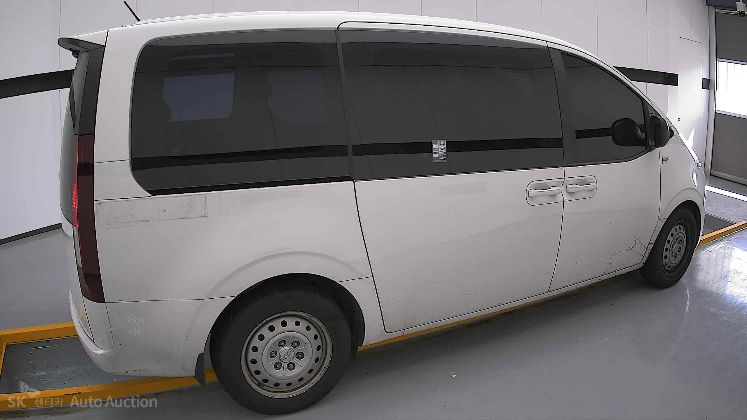 2023 - hyundai staria