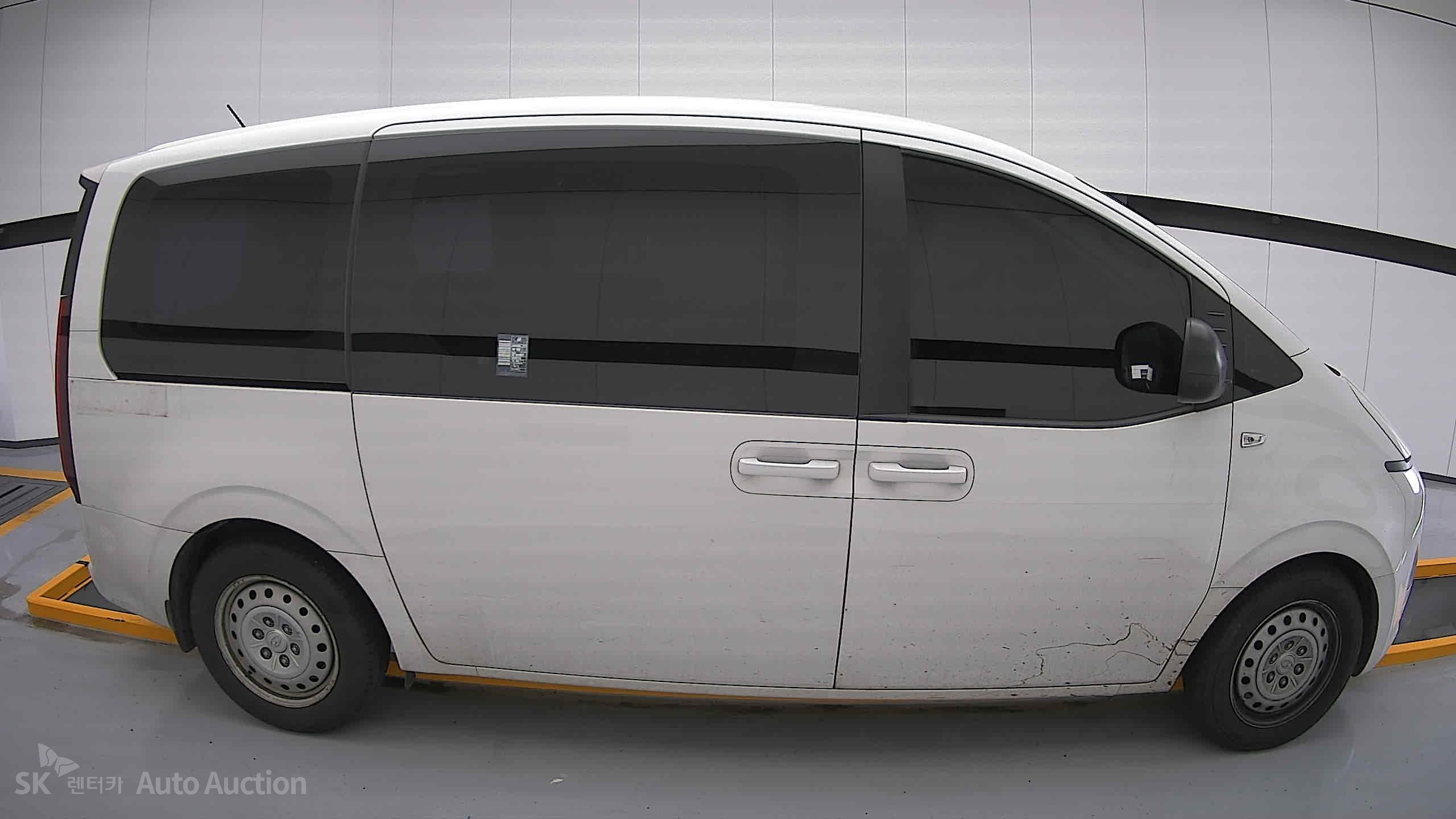 2023 - hyundai staria