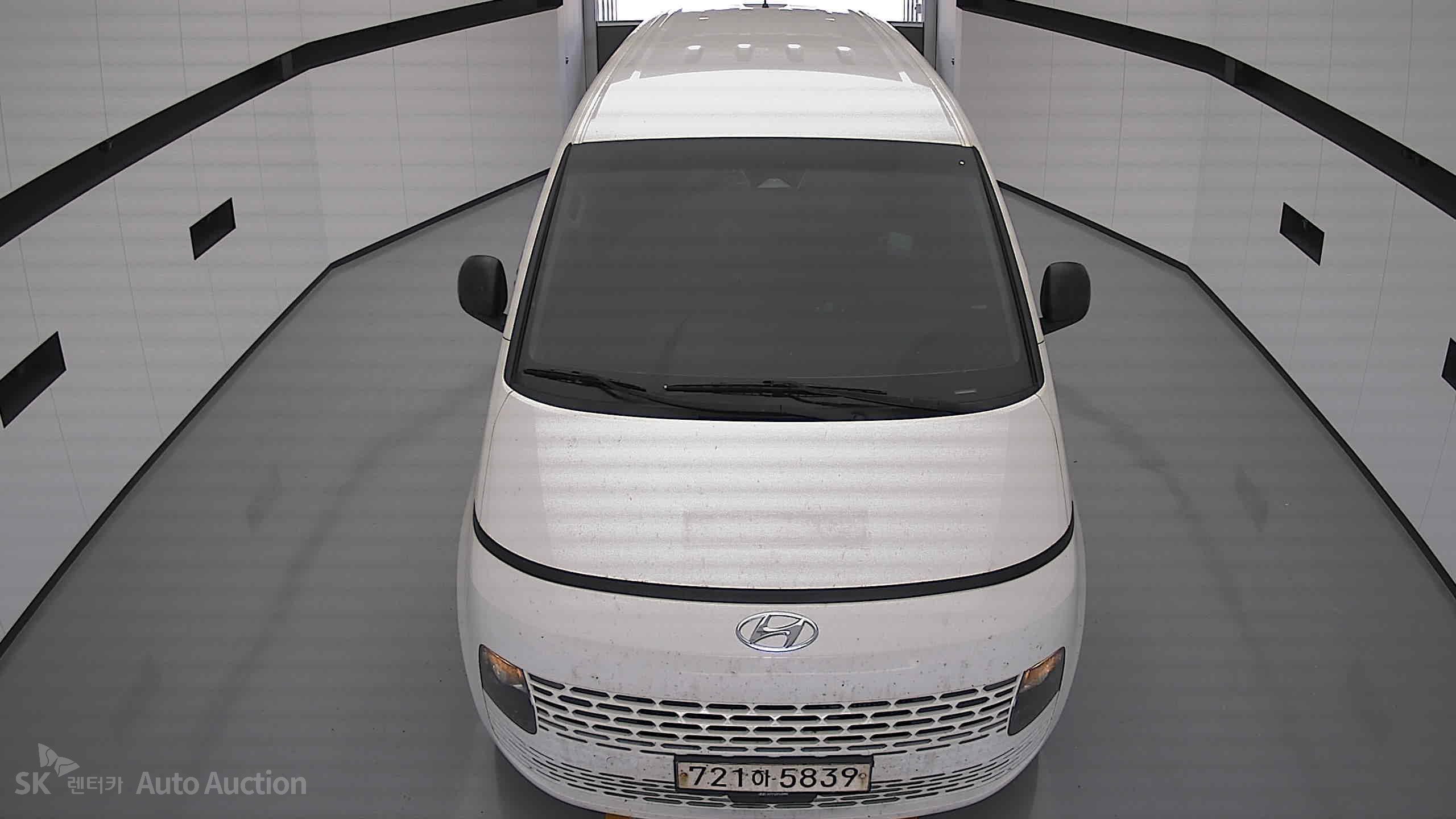 2023 - hyundai staria