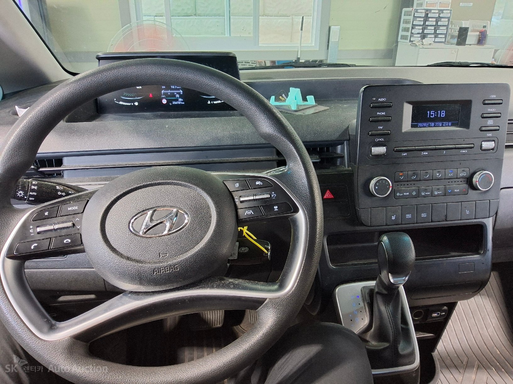 2023 - hyundai staria