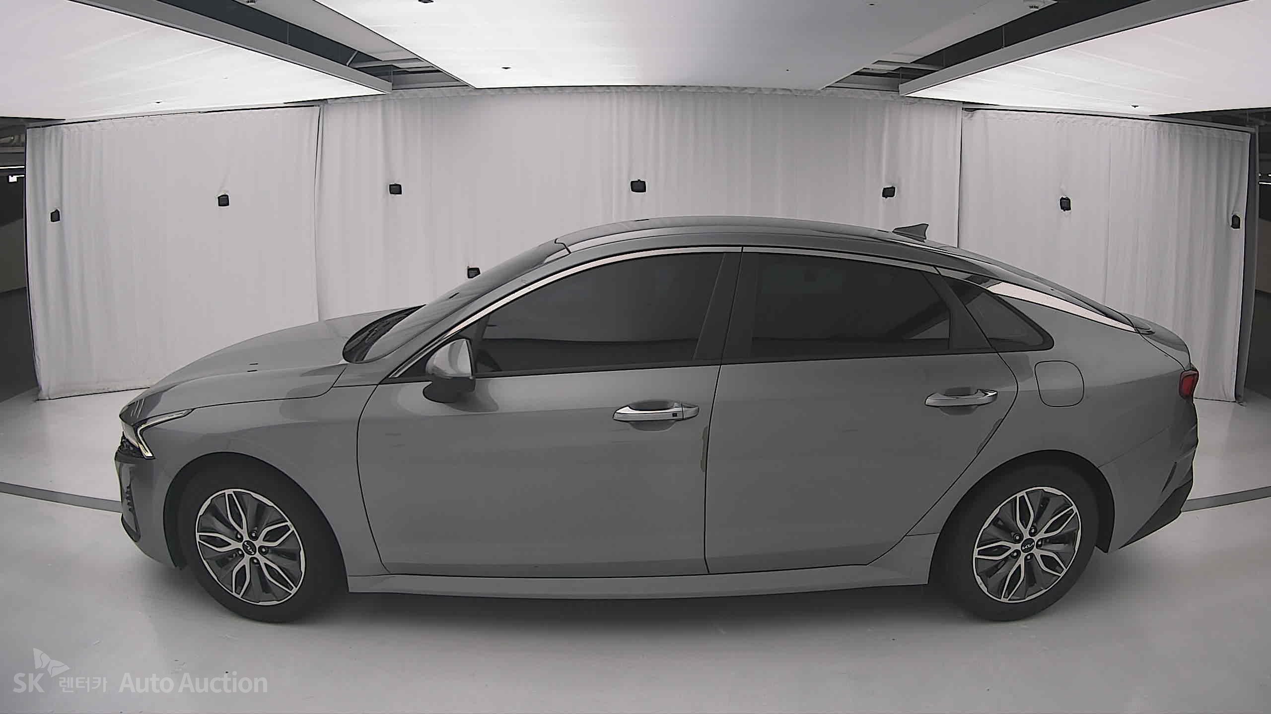 2022 - kia k5