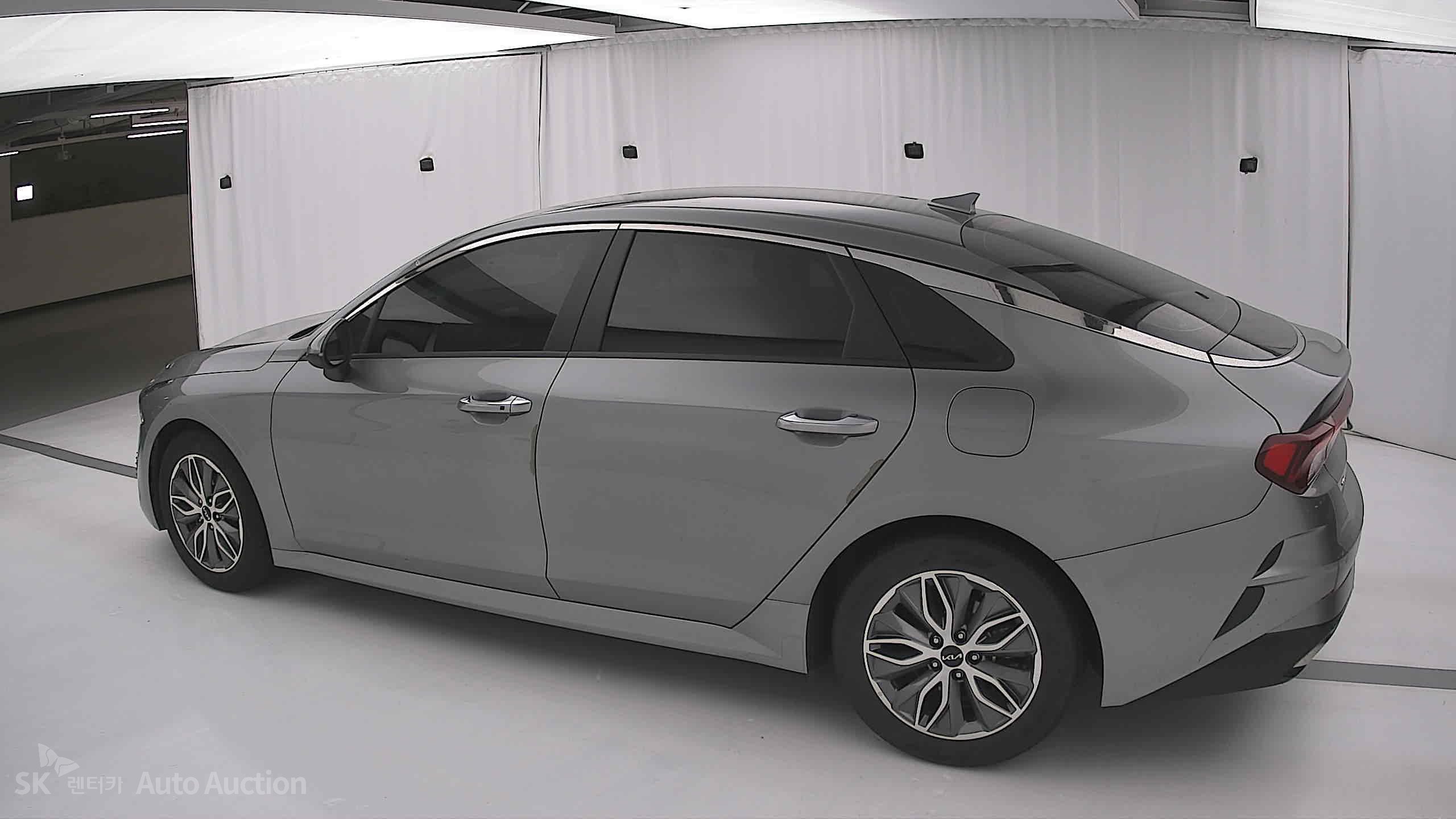 2022 - kia k5