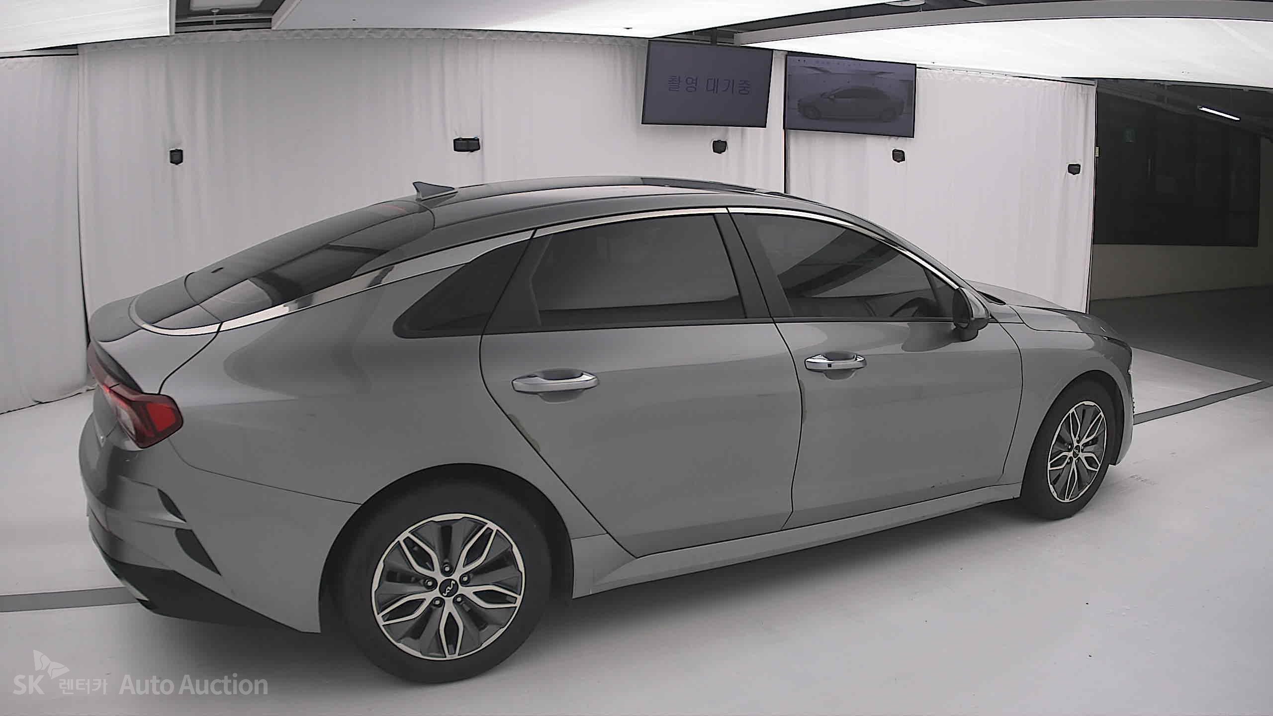 2022 - kia k5