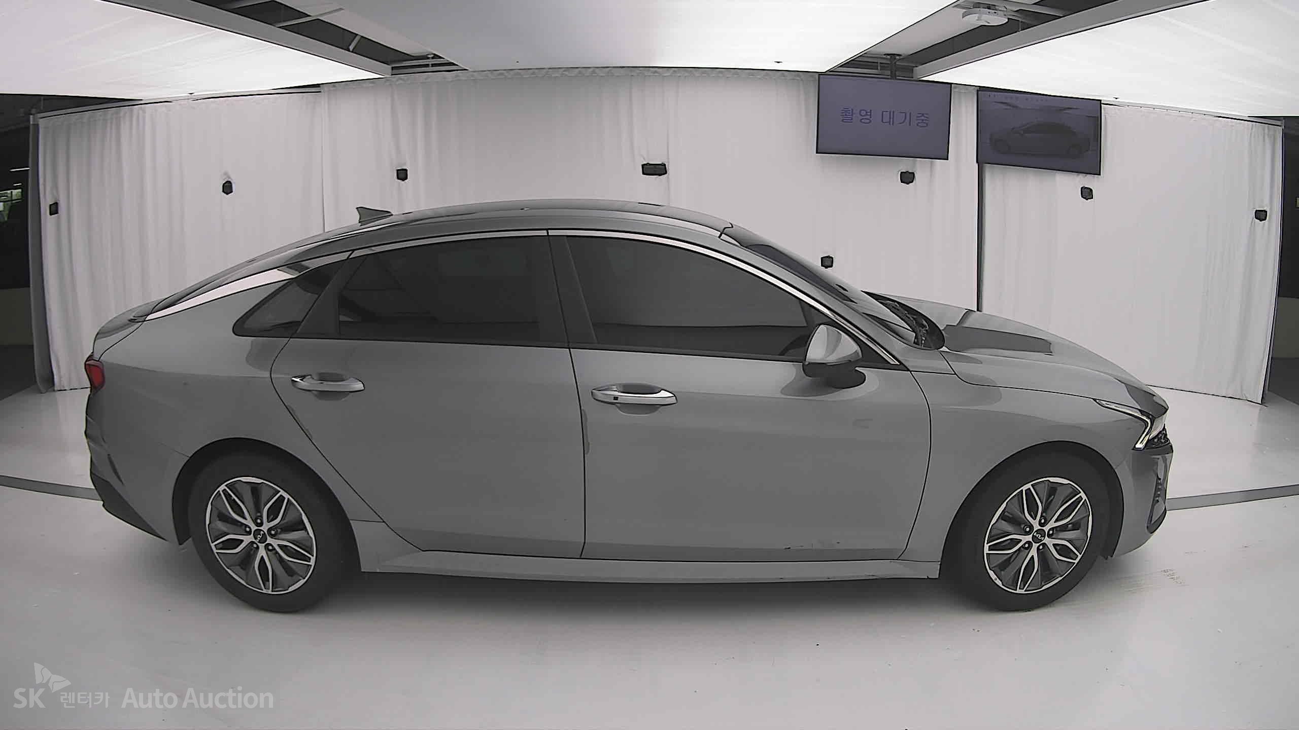 2022 - kia k5