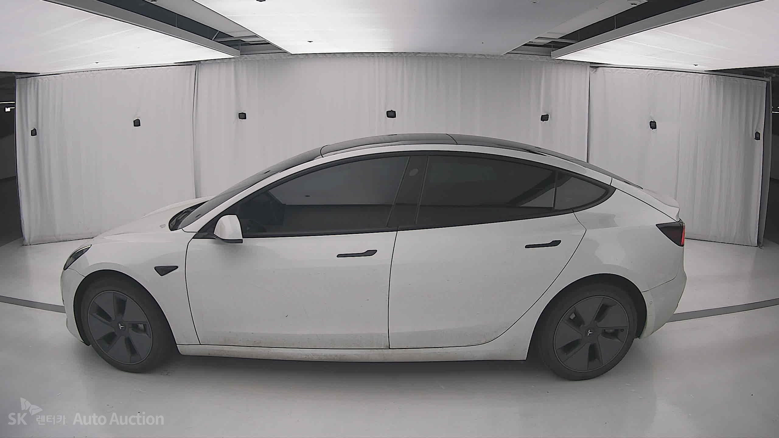 2021 - tesla model 3