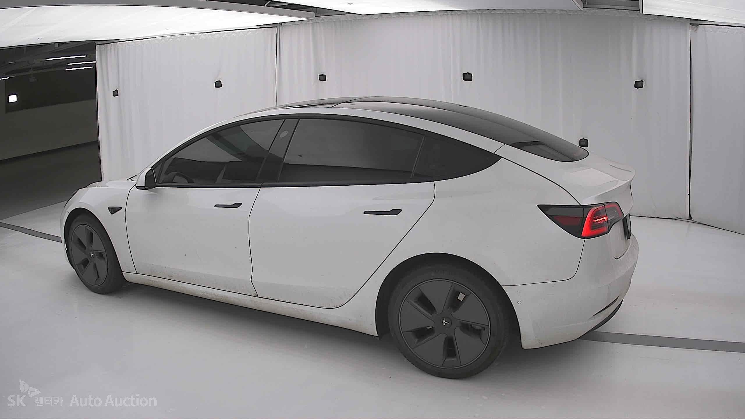 2021 - tesla model 3