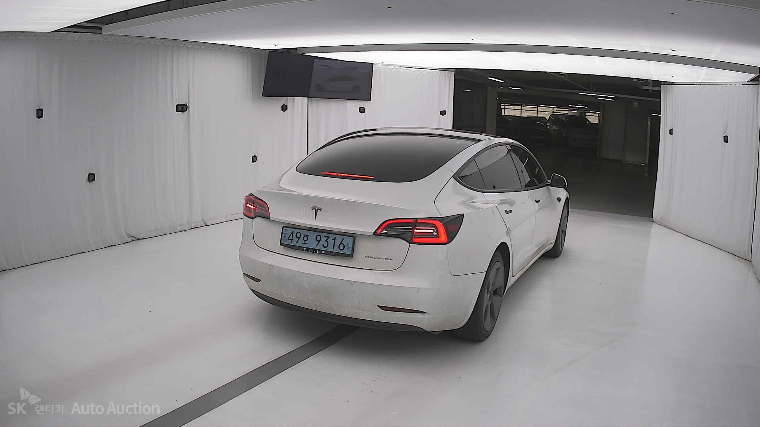 2021 - tesla model 3