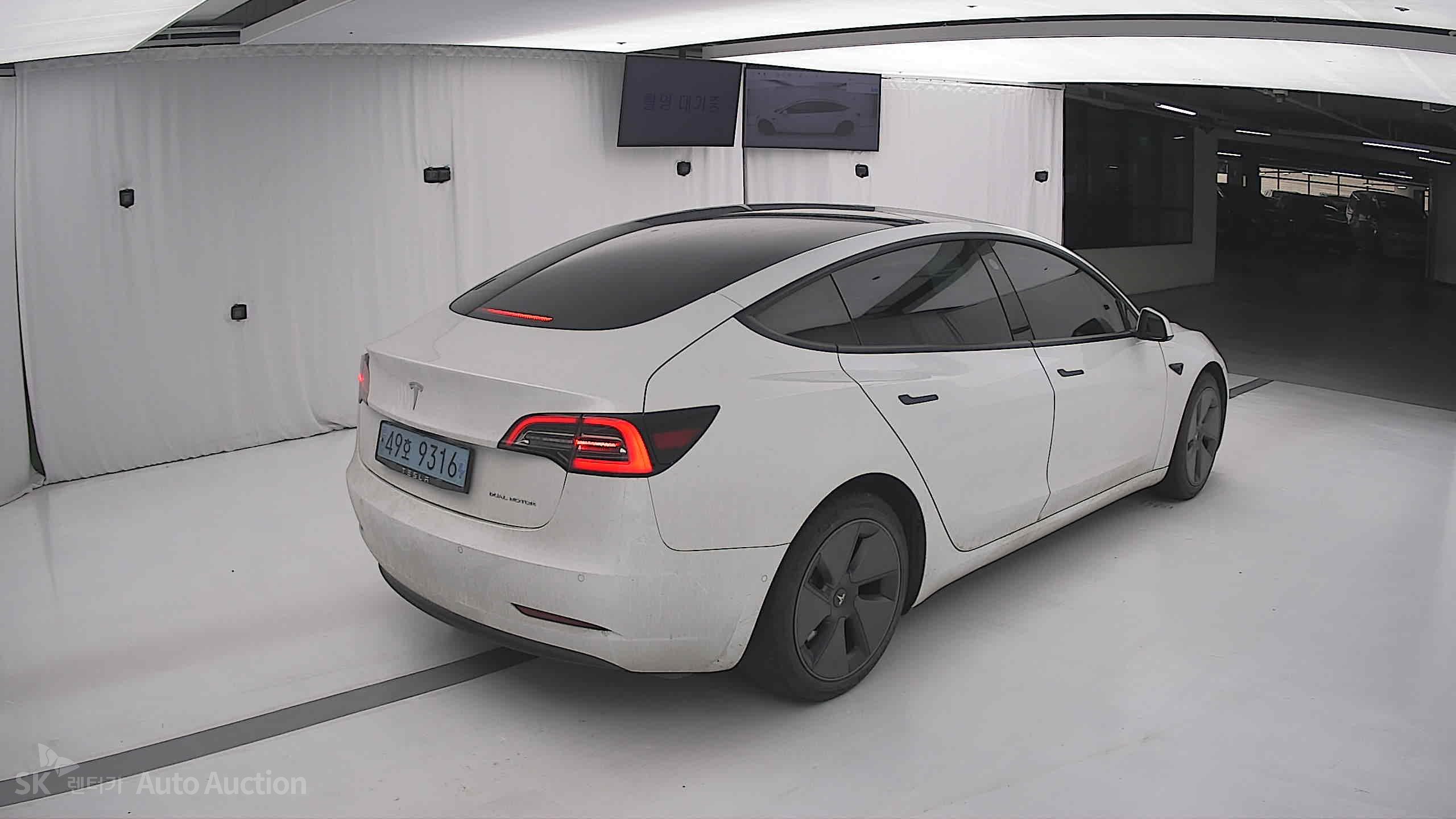 2021 - tesla model 3