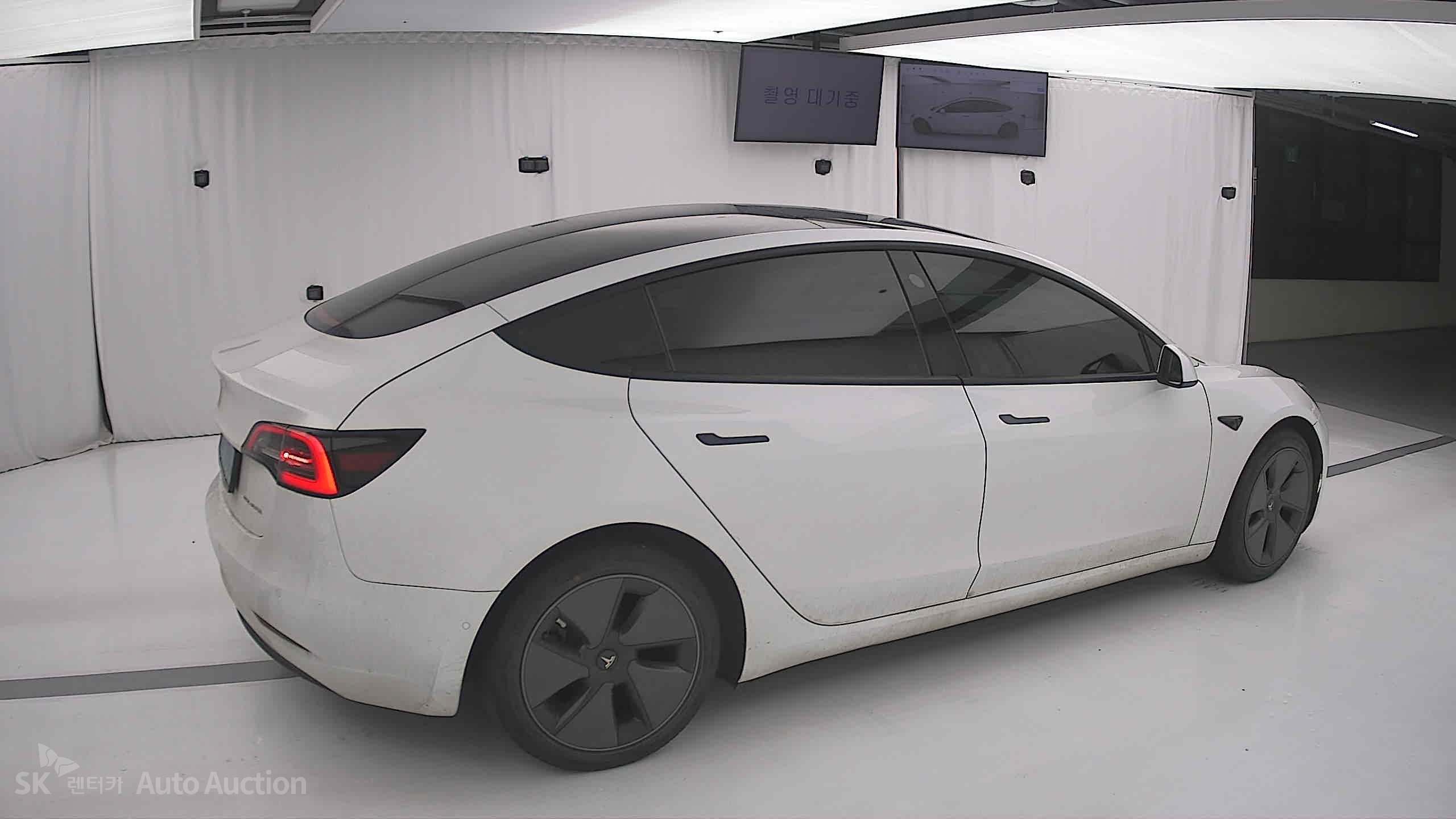 2021 - tesla model 3