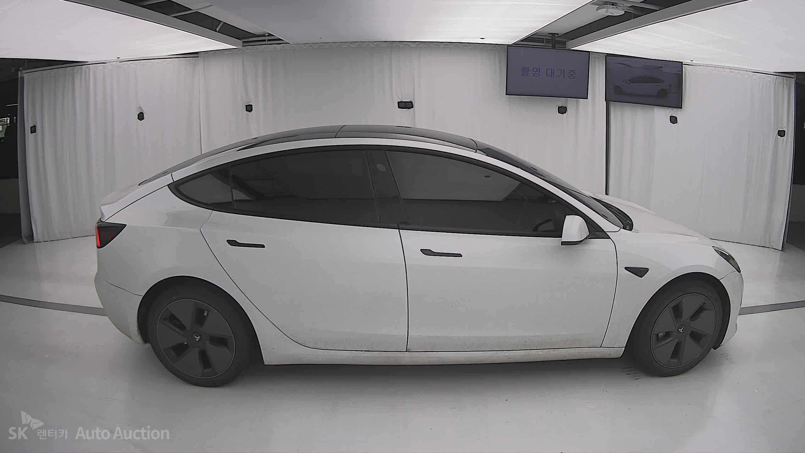 2021 - tesla model 3