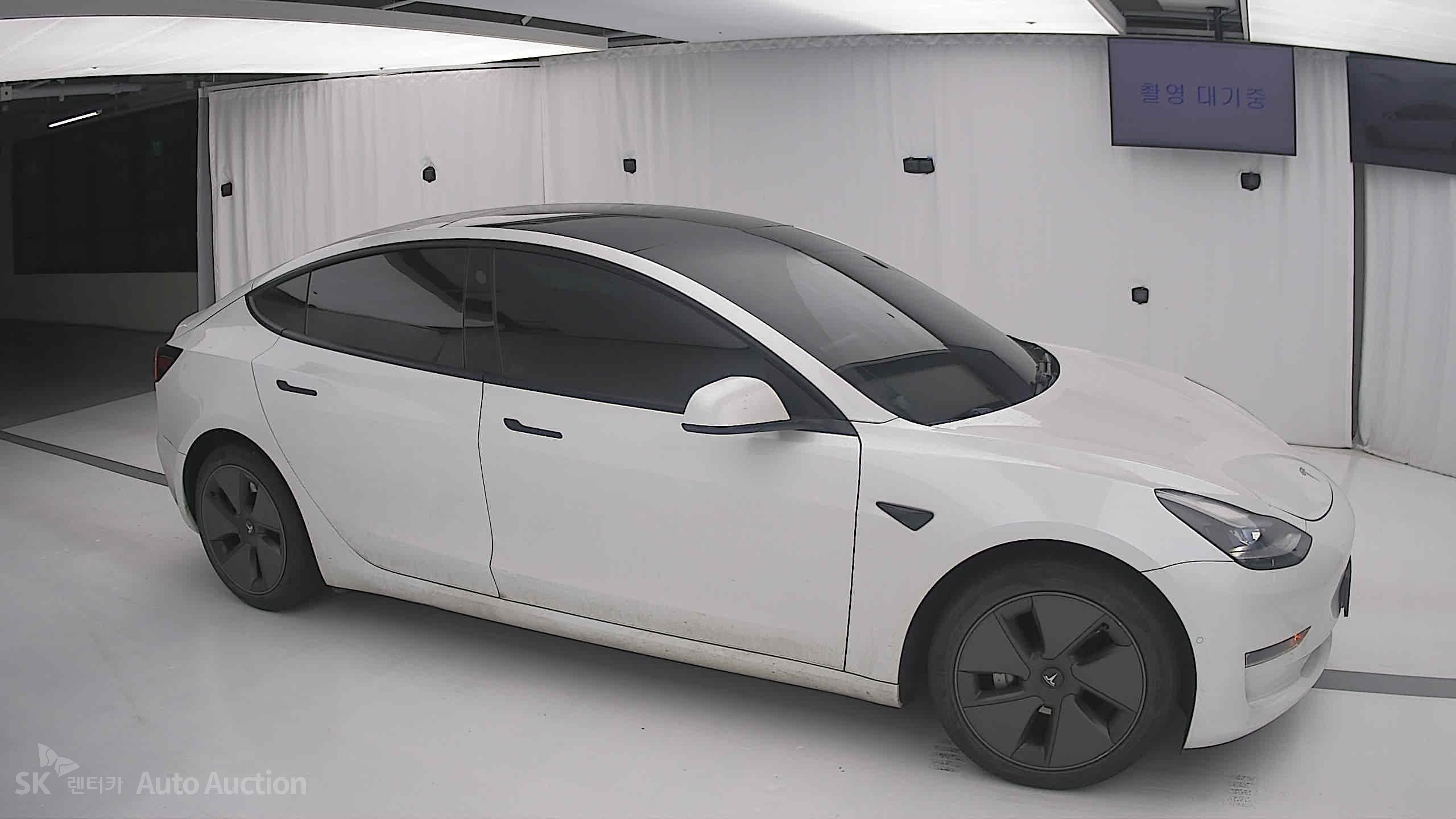 2021 - tesla model 3