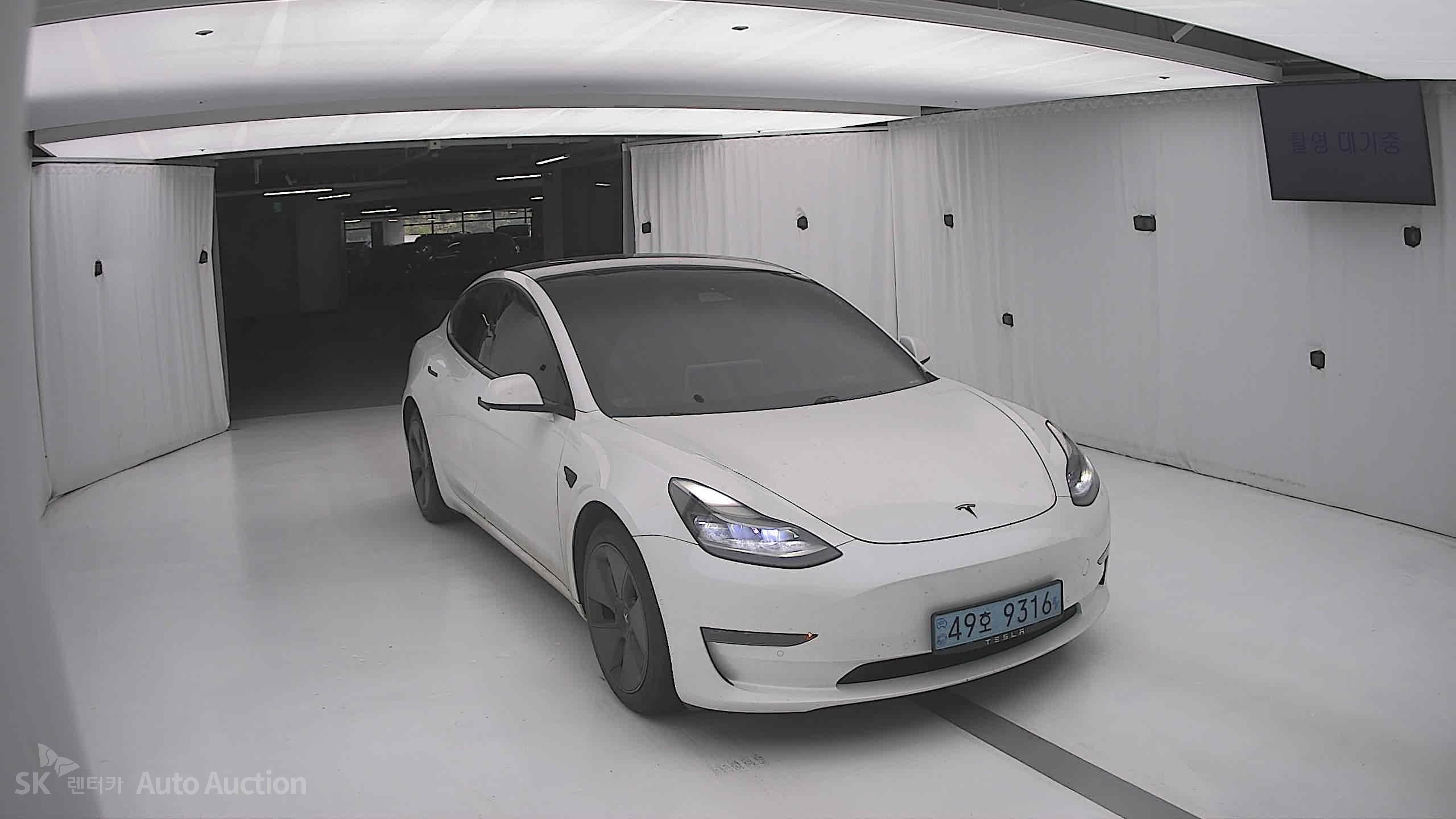 2021 - tesla model 3