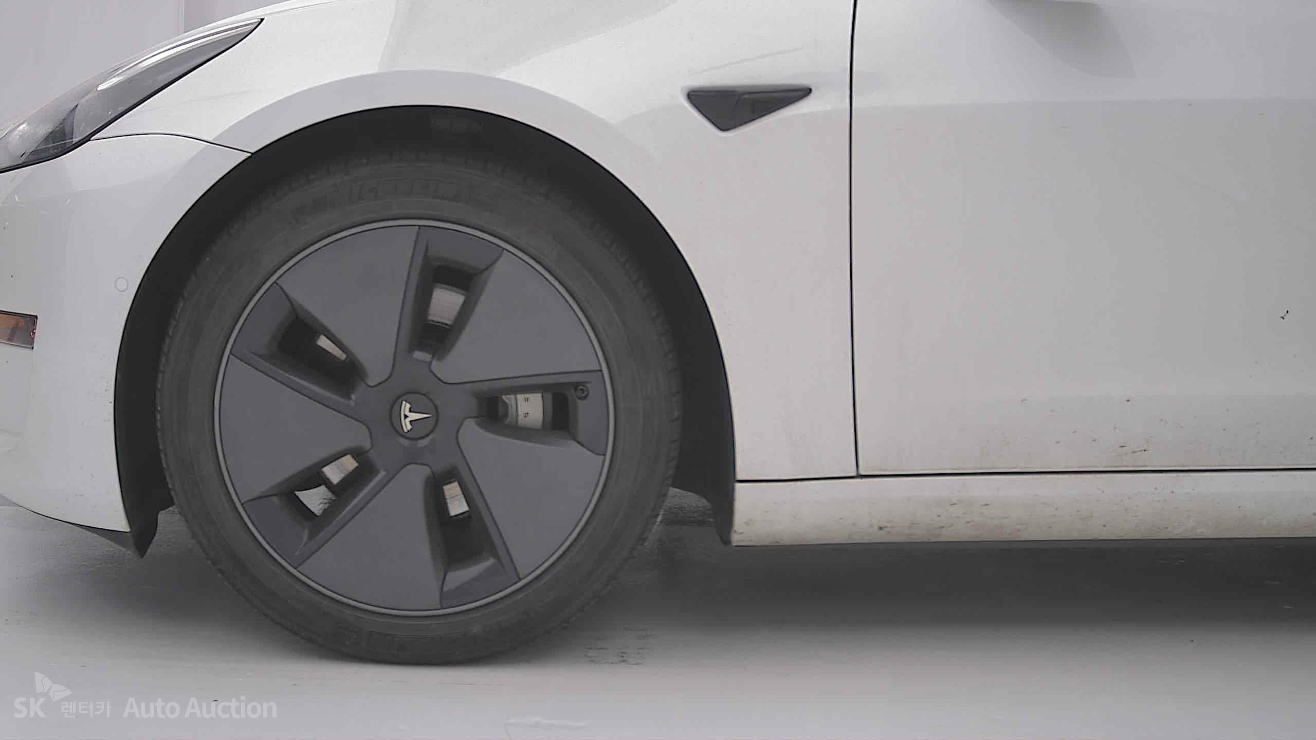2021 - tesla model 3