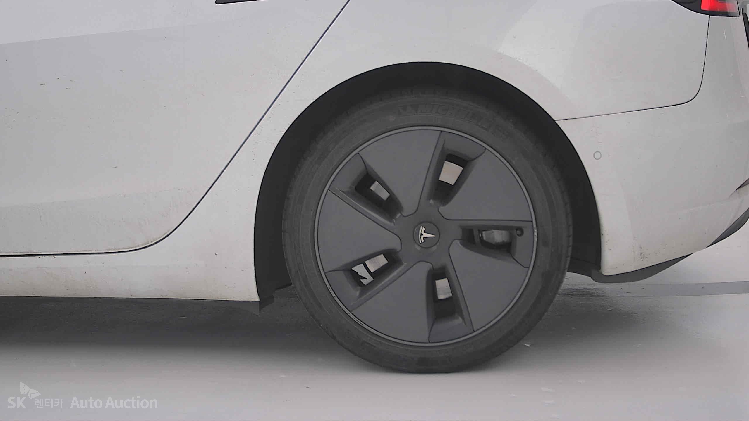 2021 - tesla model 3
