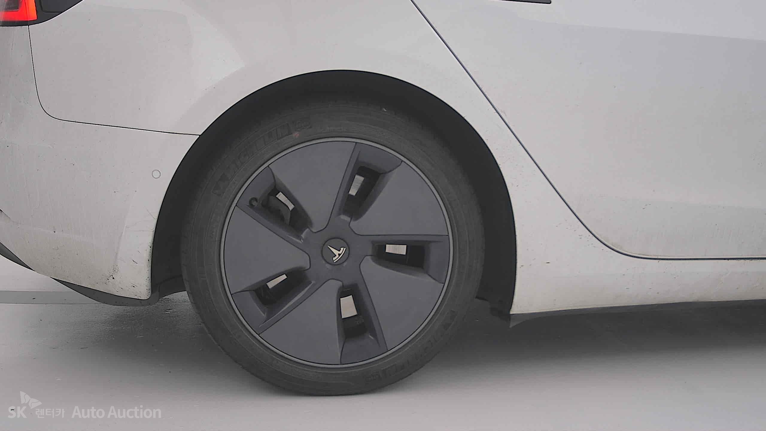2021 - tesla model 3