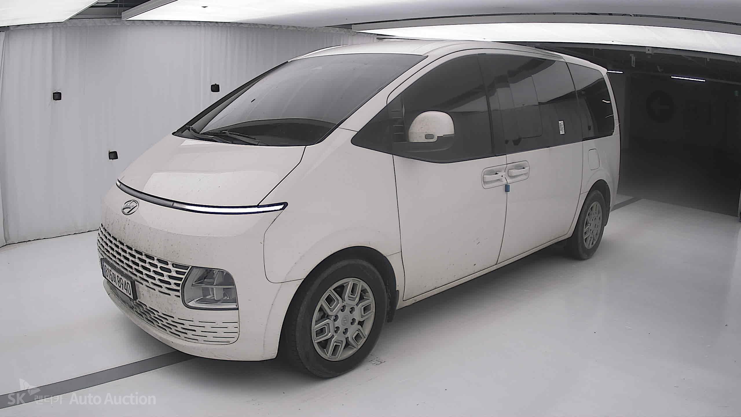 2023 - hyundai staria