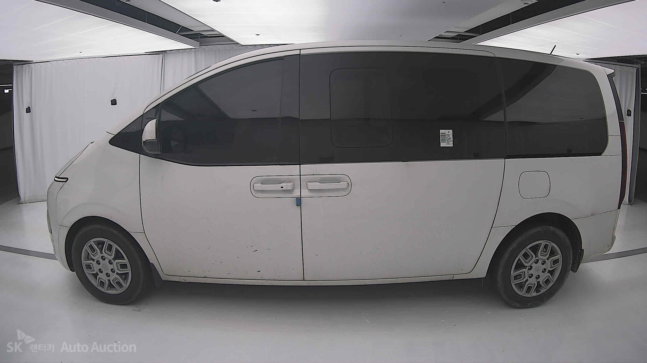 2023 - hyundai staria