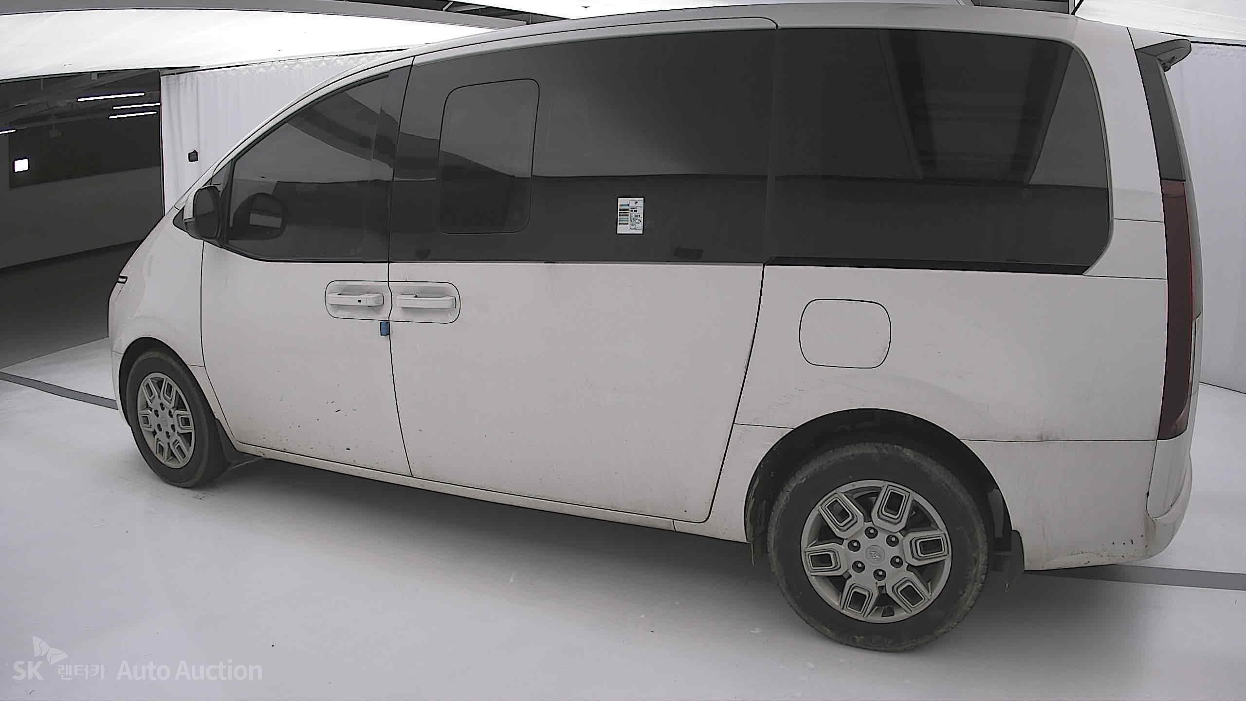 2023 - hyundai staria