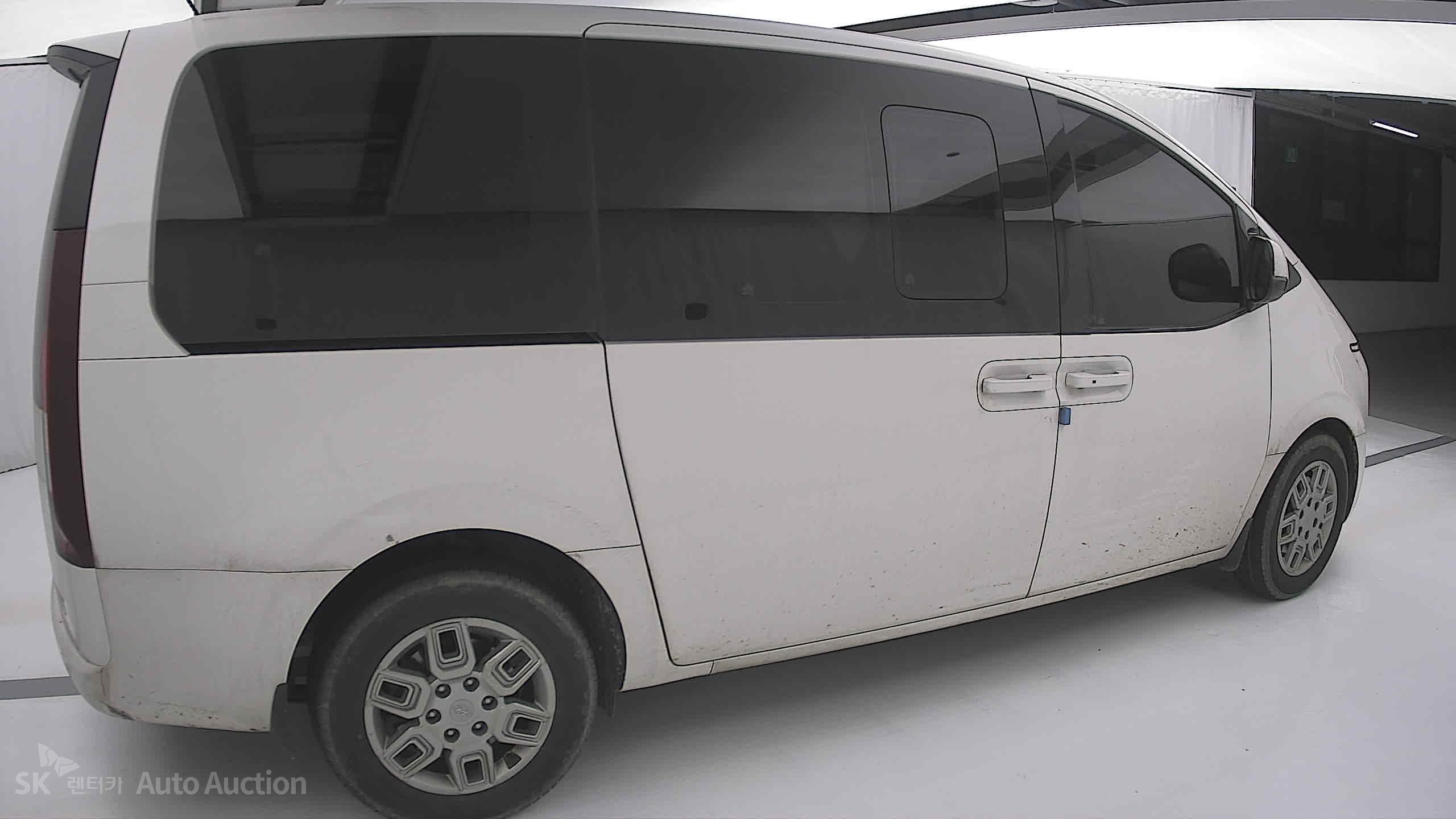 2023 - hyundai staria