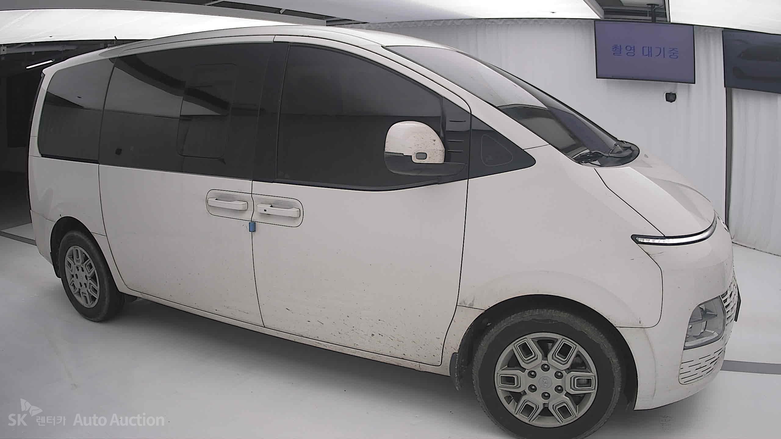 2023 - hyundai staria