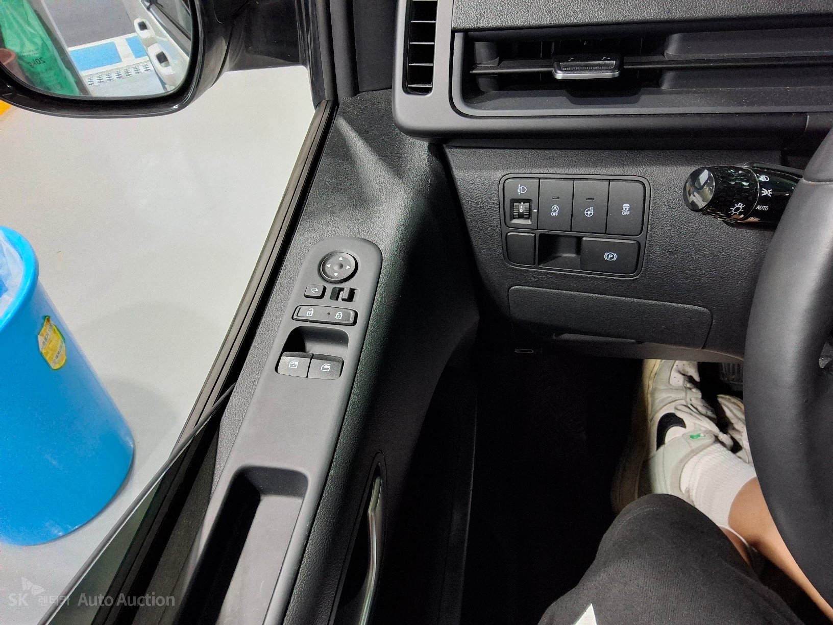 2023 - hyundai staria