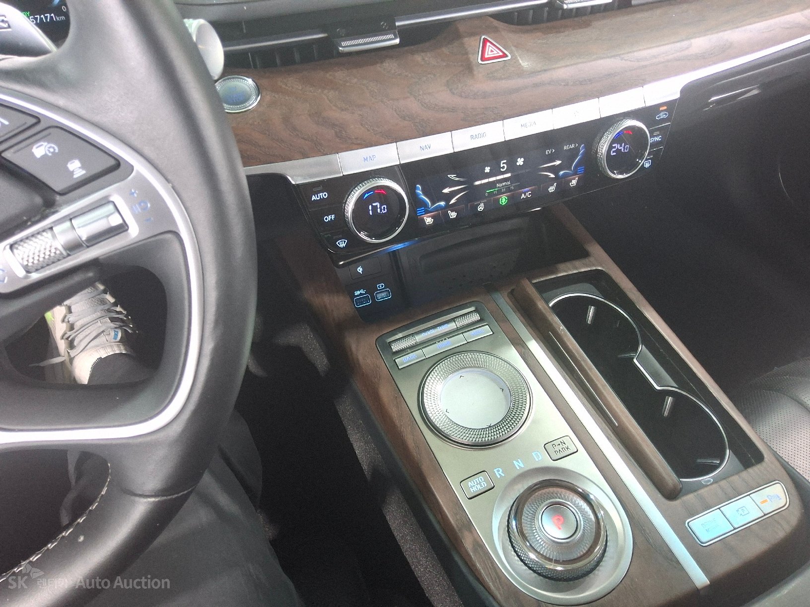 2022 - genesis eg80