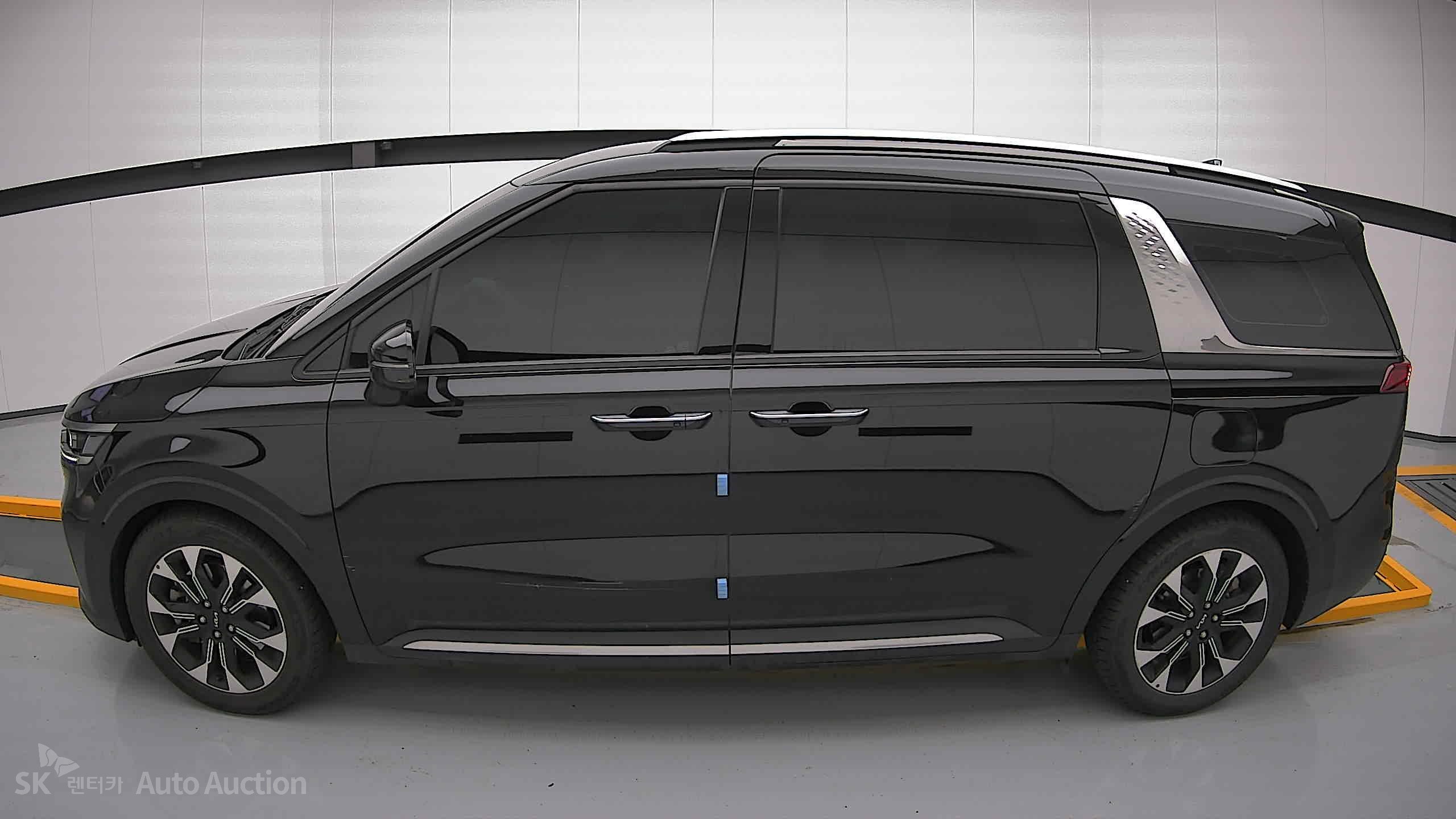 2023 - kia carnival