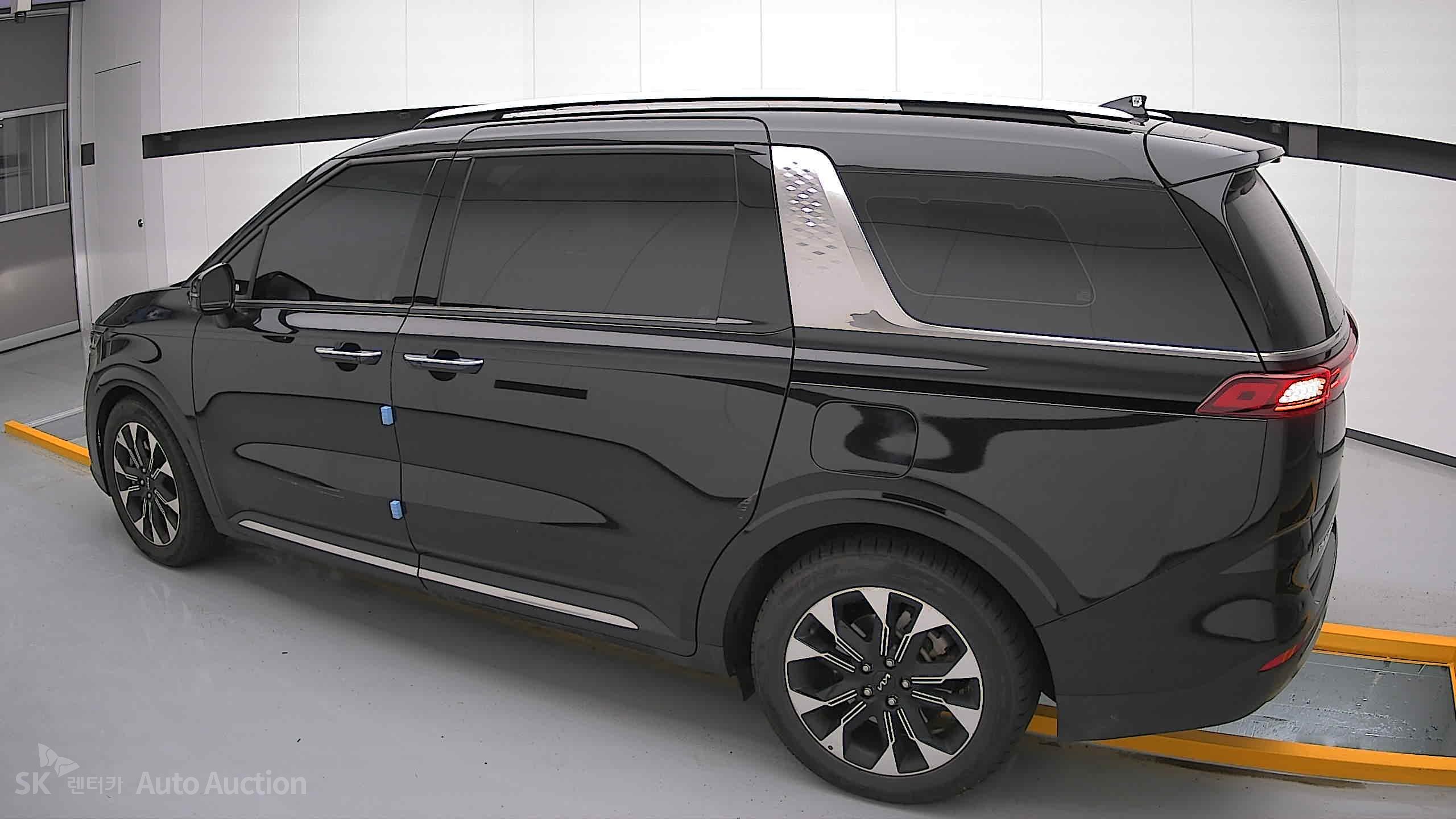 2023 - kia carnival