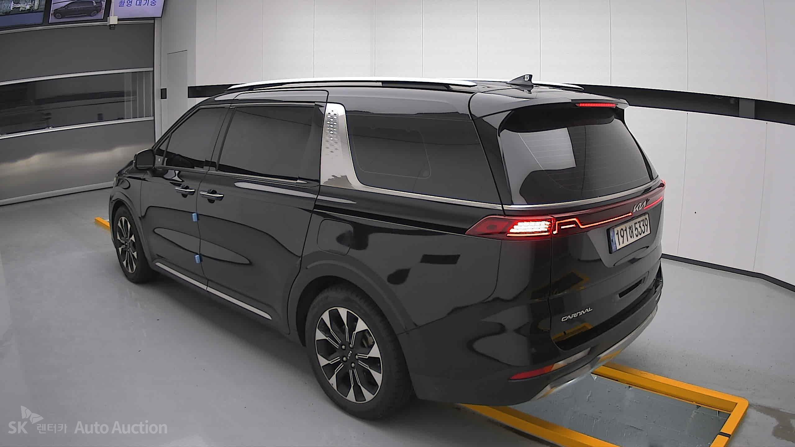2023 - kia carnival