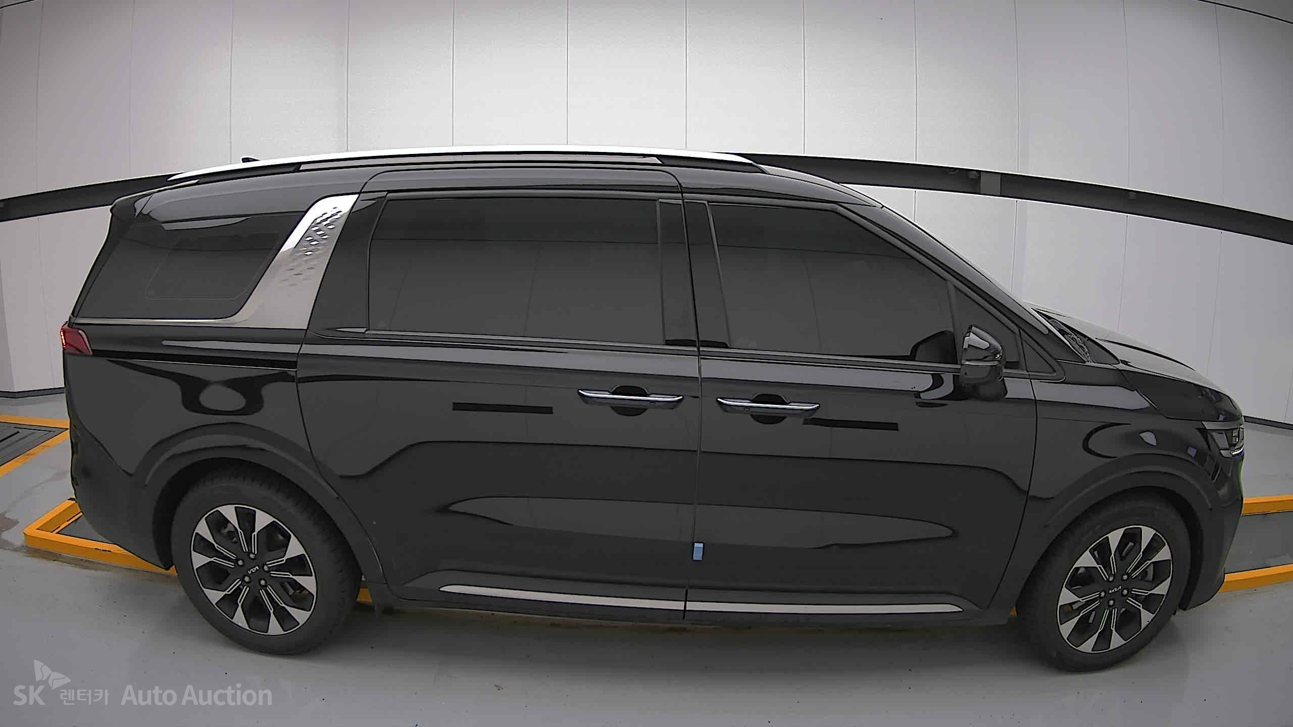 2023 - kia carnival