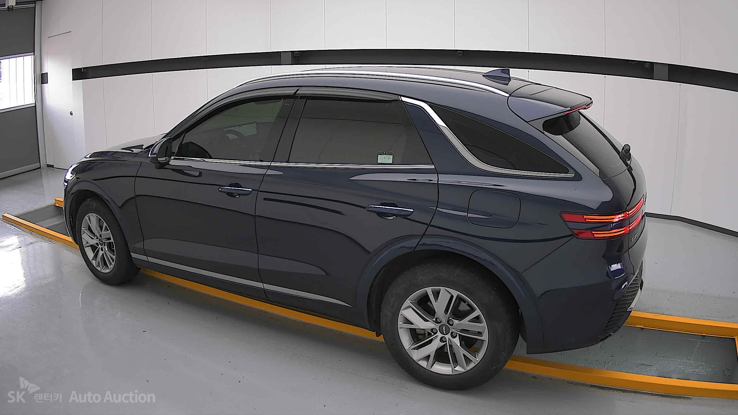2021 - genesis gv70