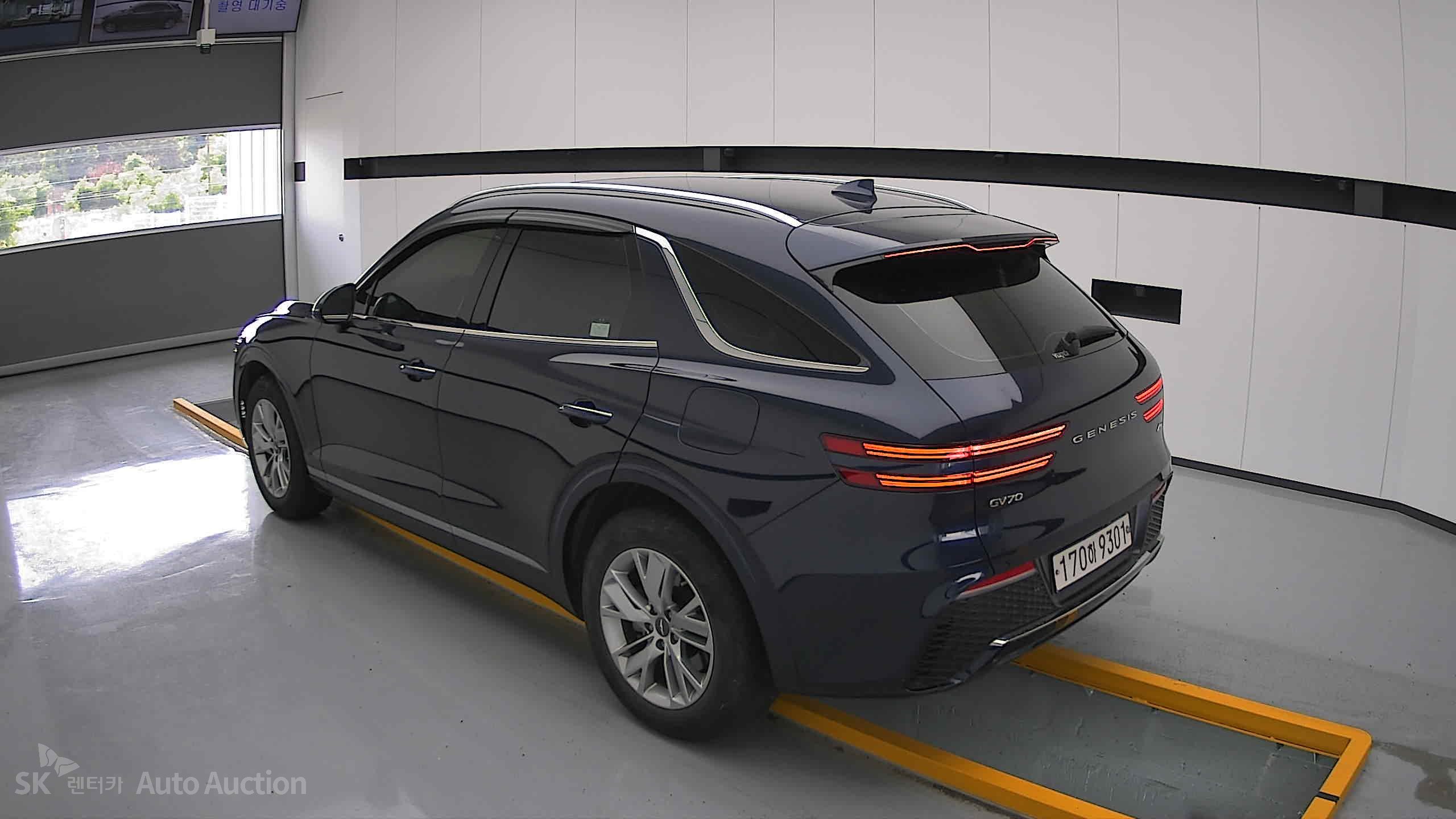 2021 - genesis gv70