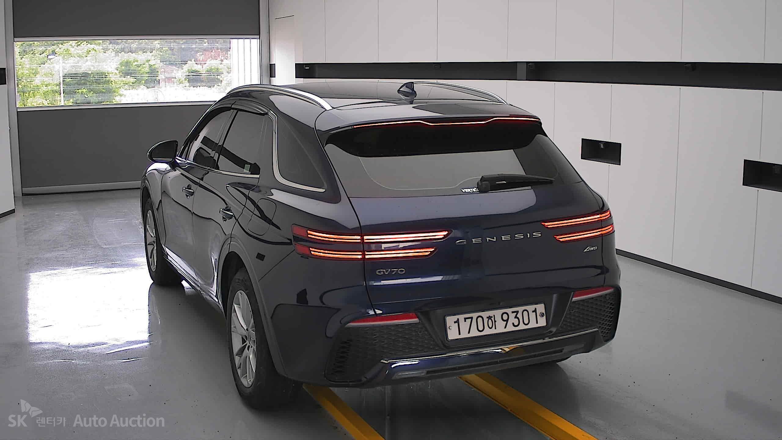 2021 - genesis gv70