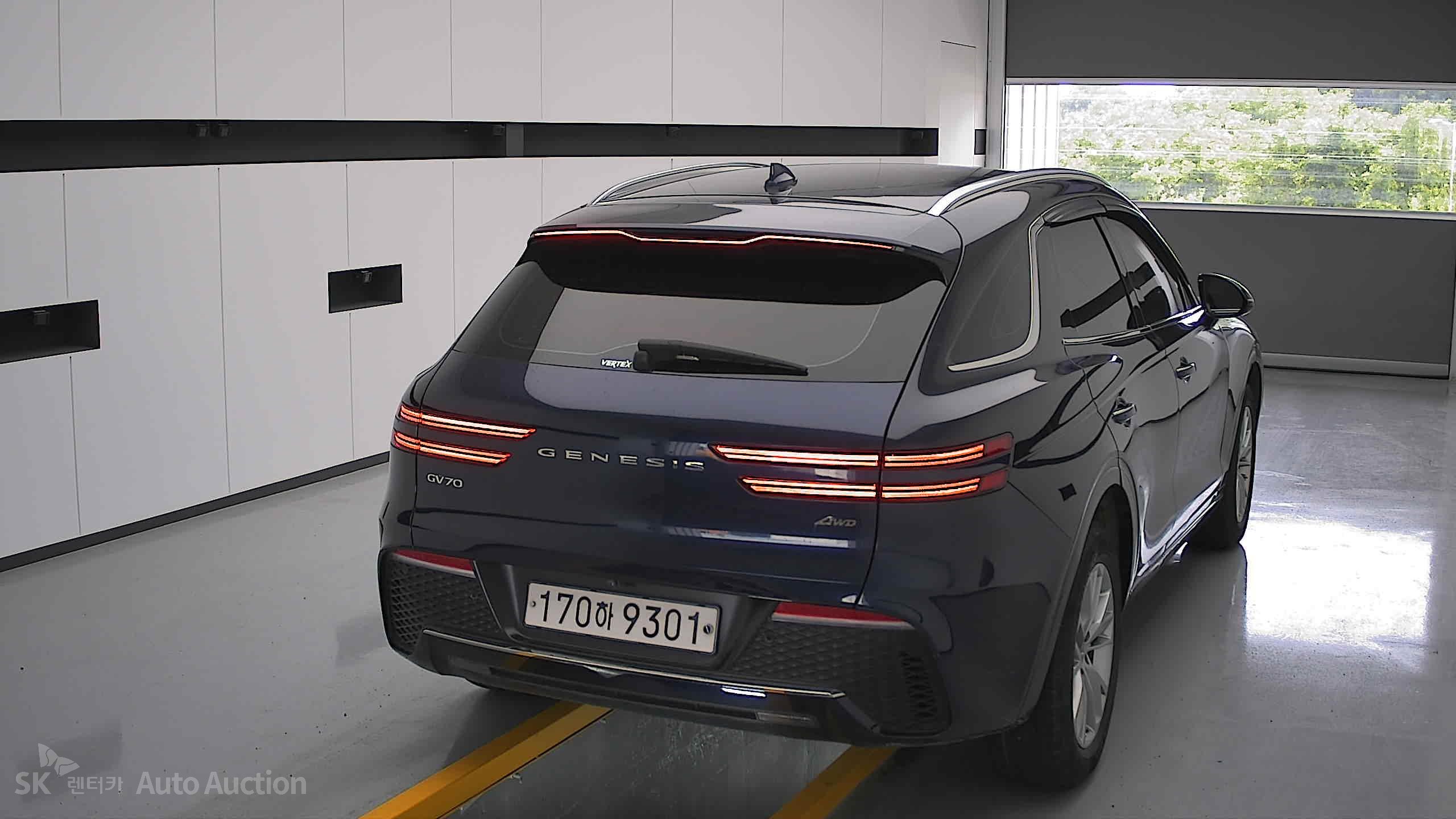 2021 - genesis gv70