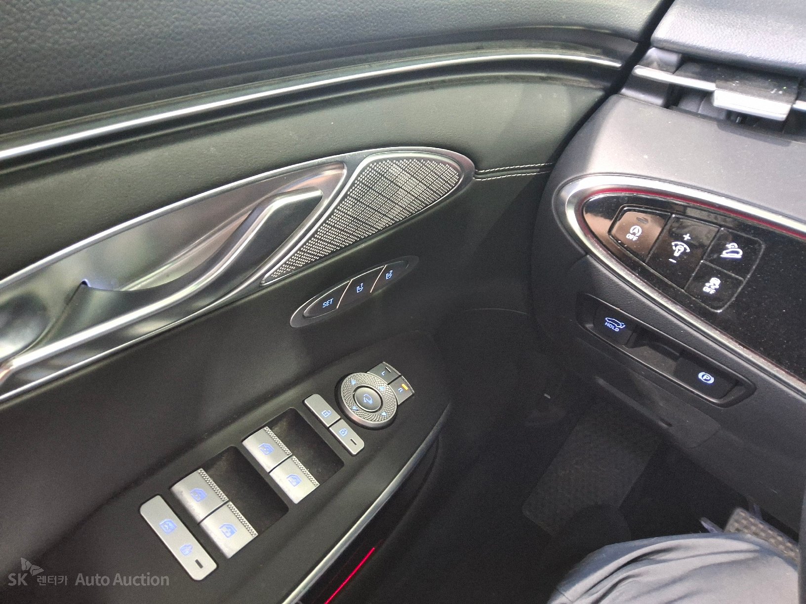 2021 - genesis gv70