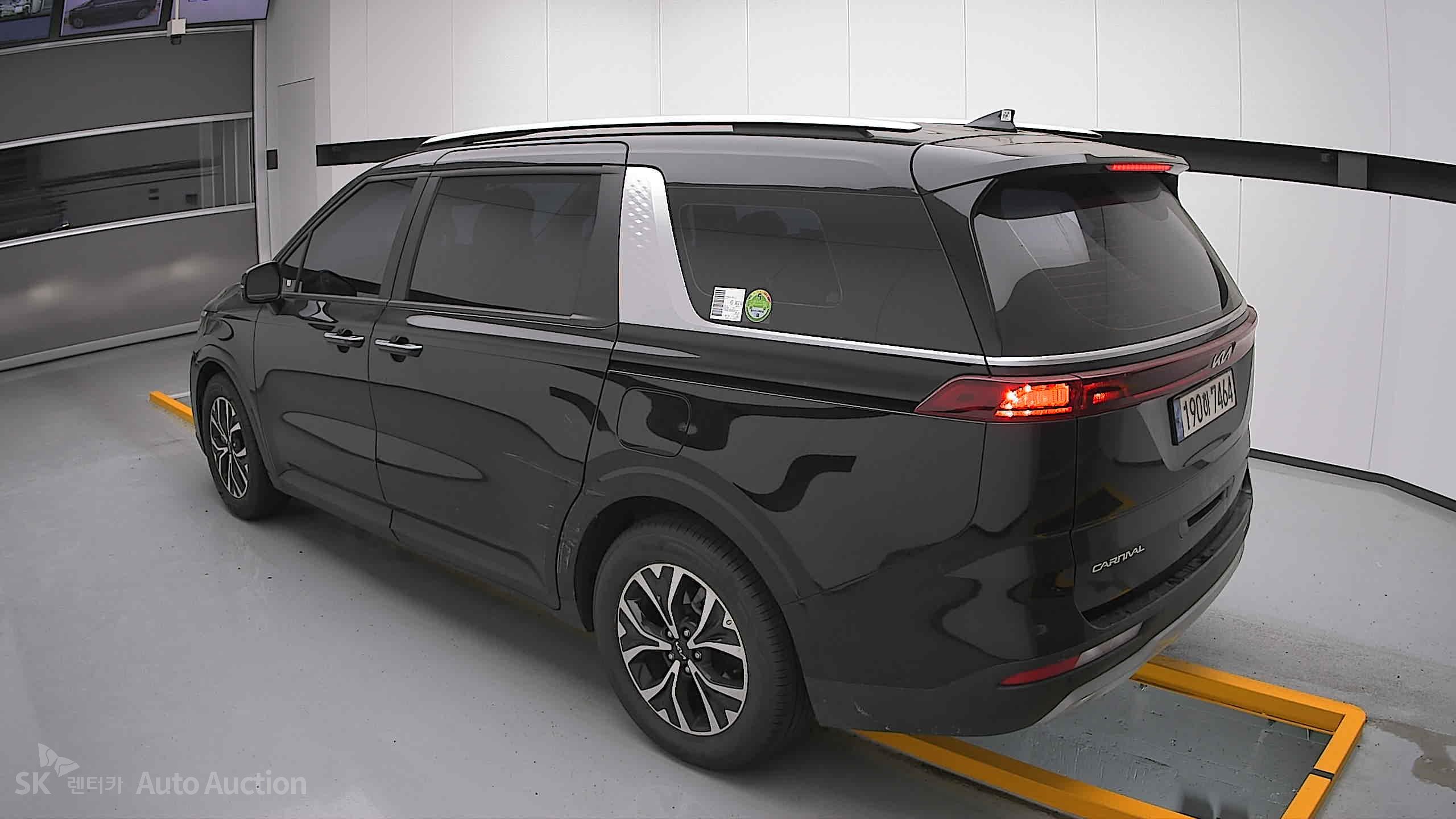 2023 - kia carnival
