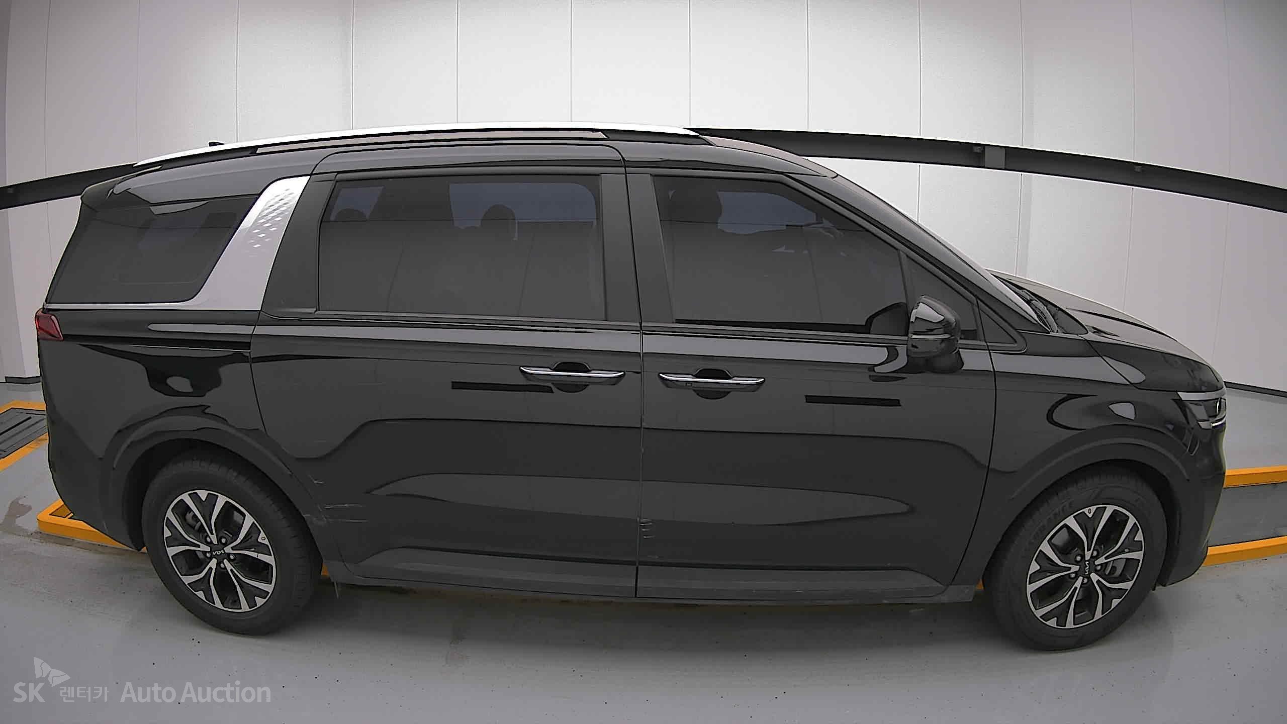 2023 - kia carnival