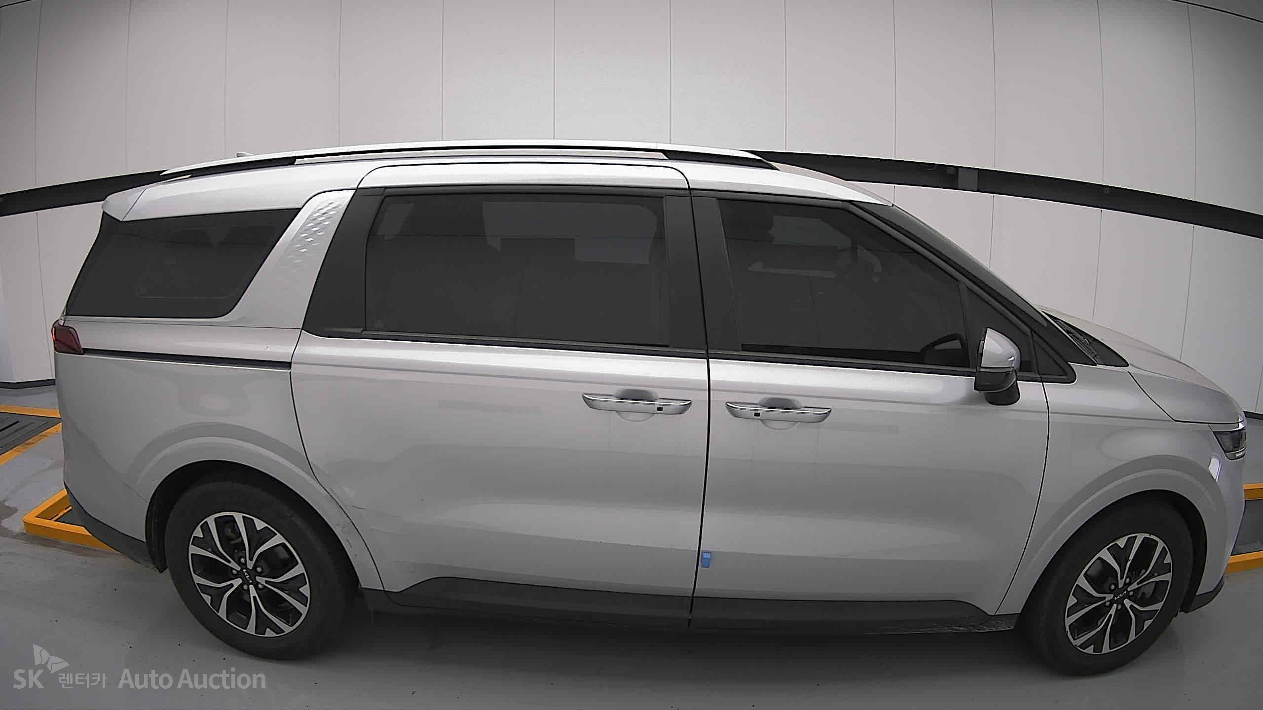2023 - kia carnival