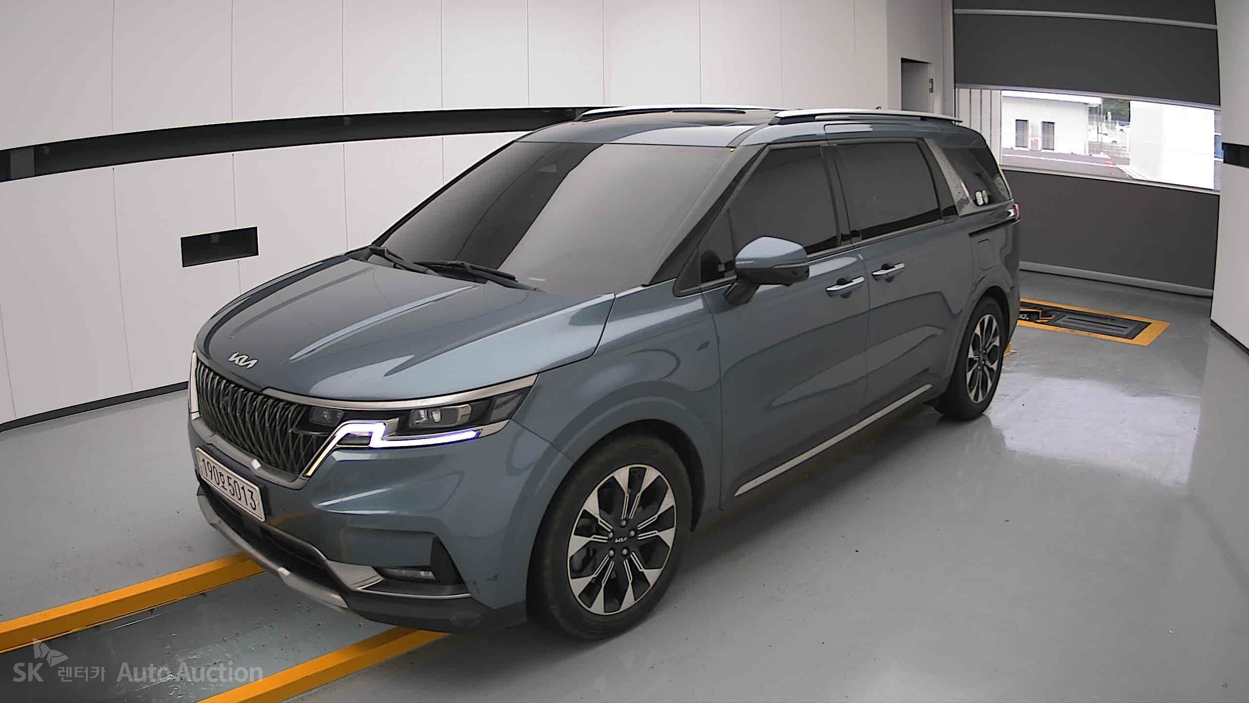 2023 - kia carnival