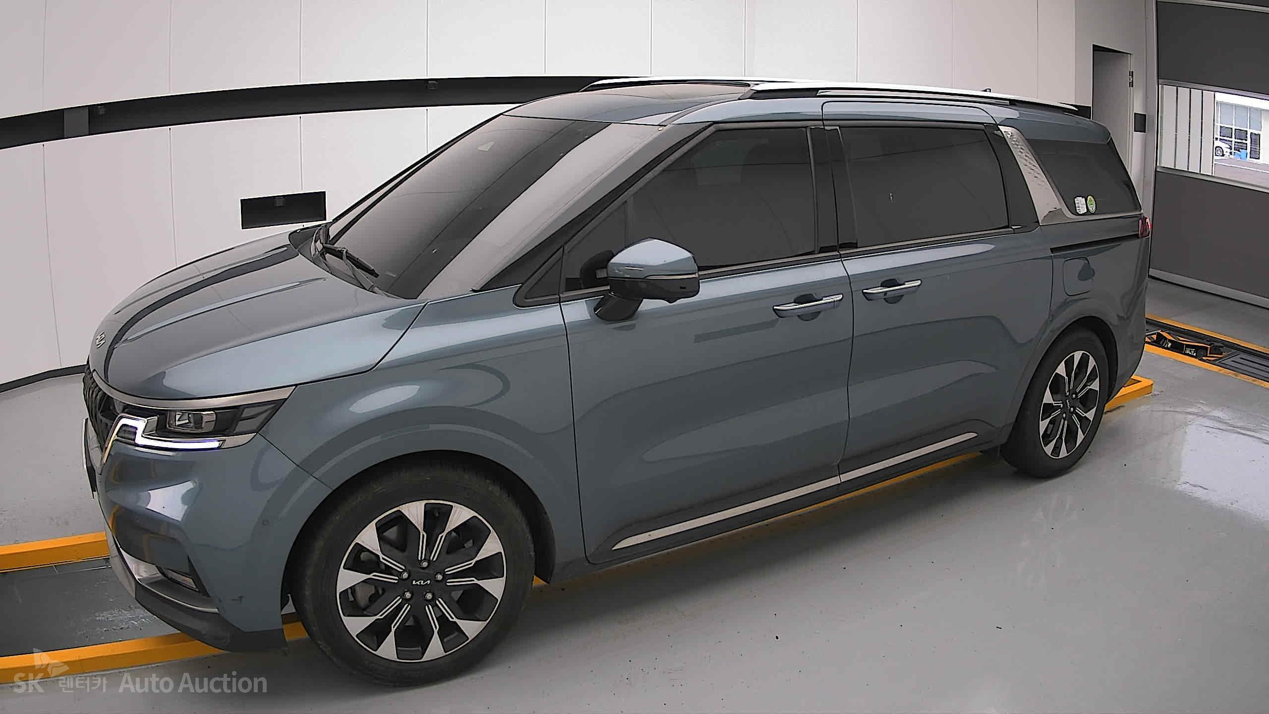2023 - kia carnival
