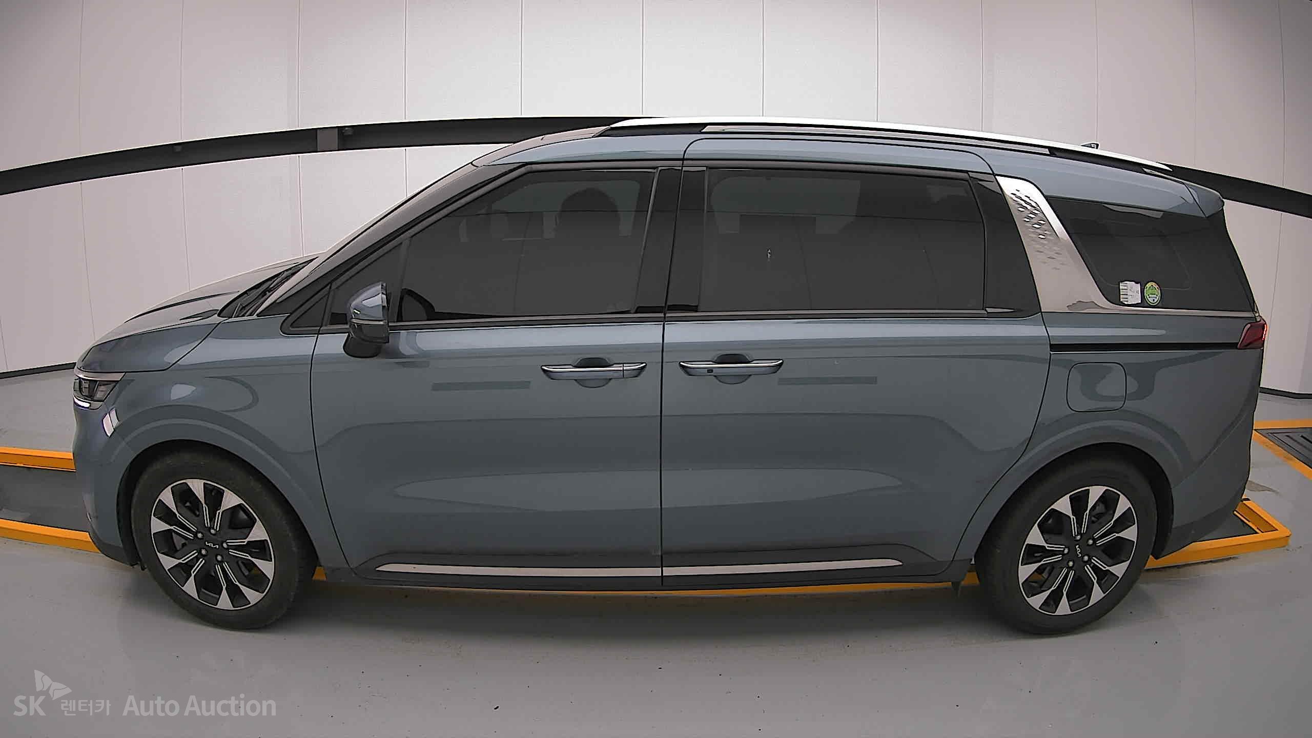 2023 - kia carnival