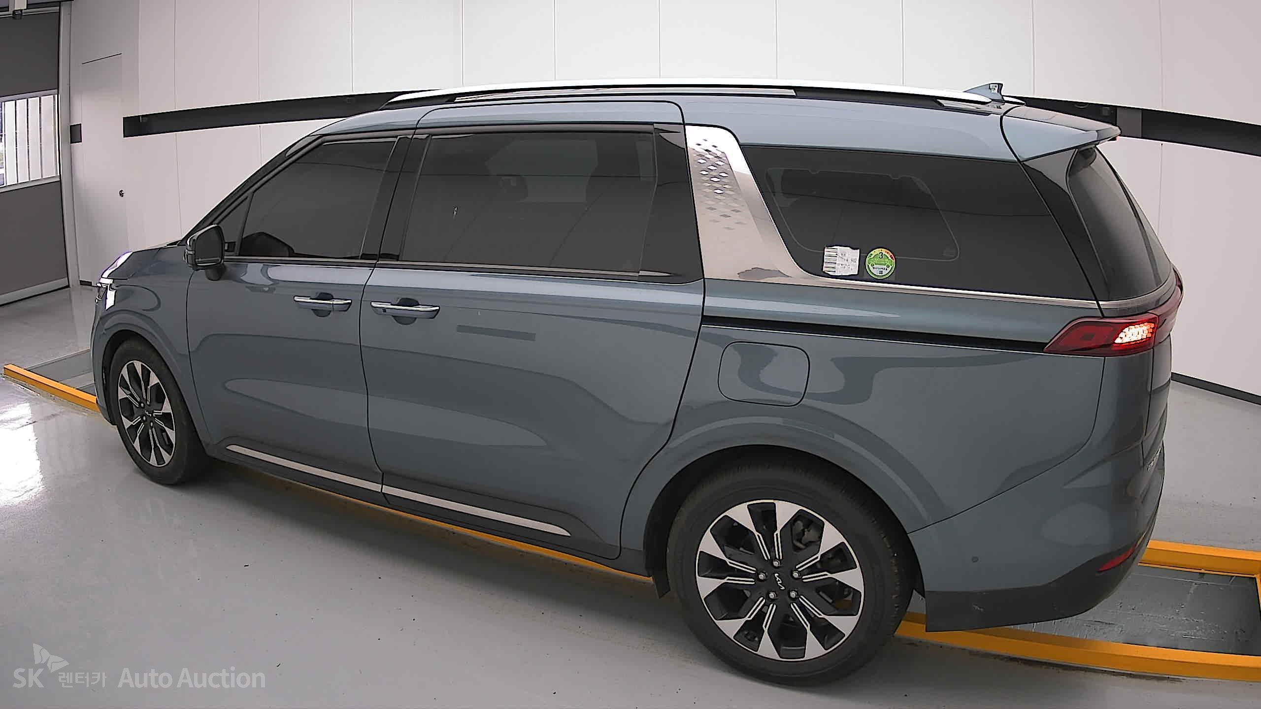 2023 - kia carnival