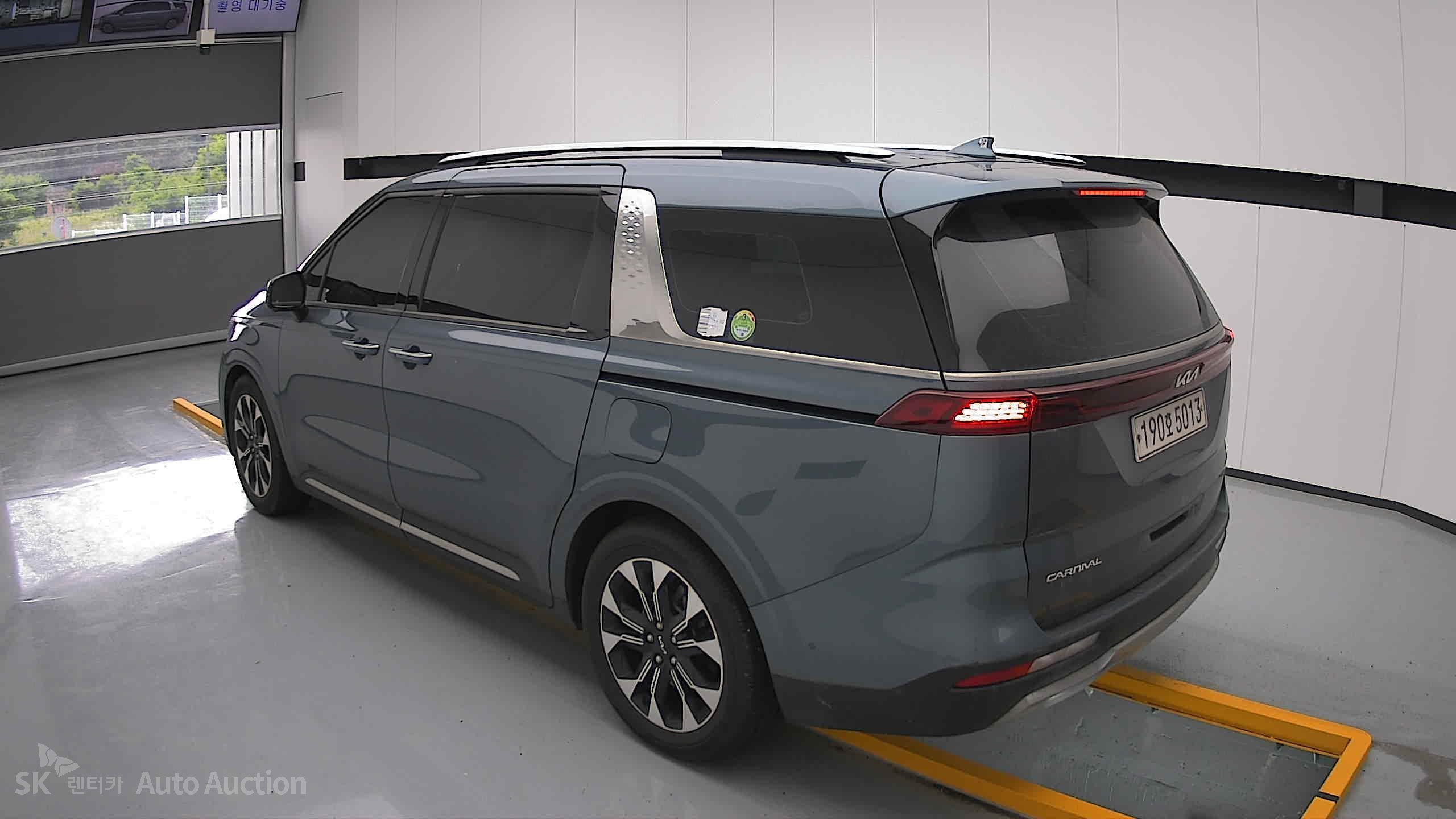 2023 - kia carnival