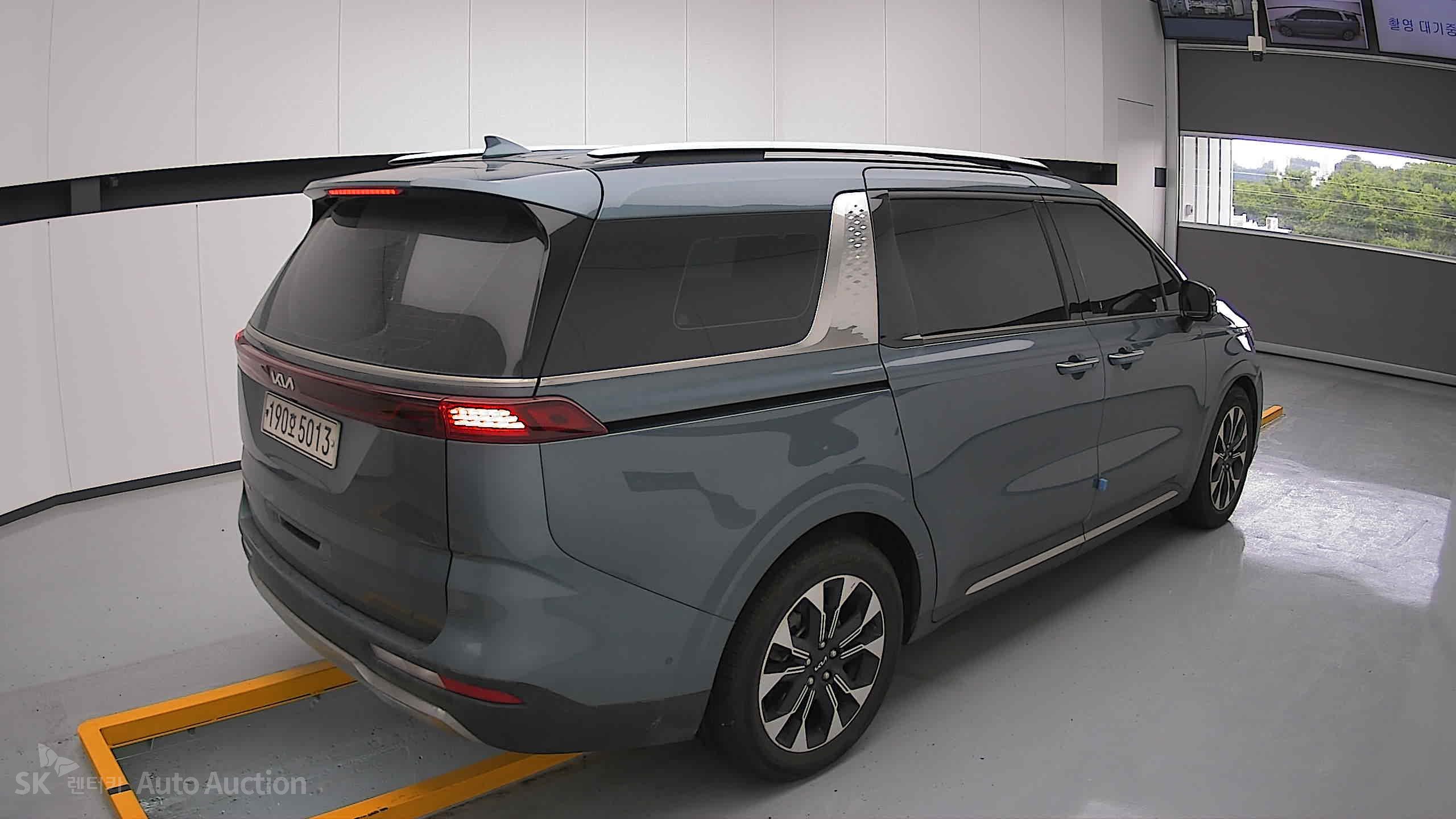 2023 - kia carnival