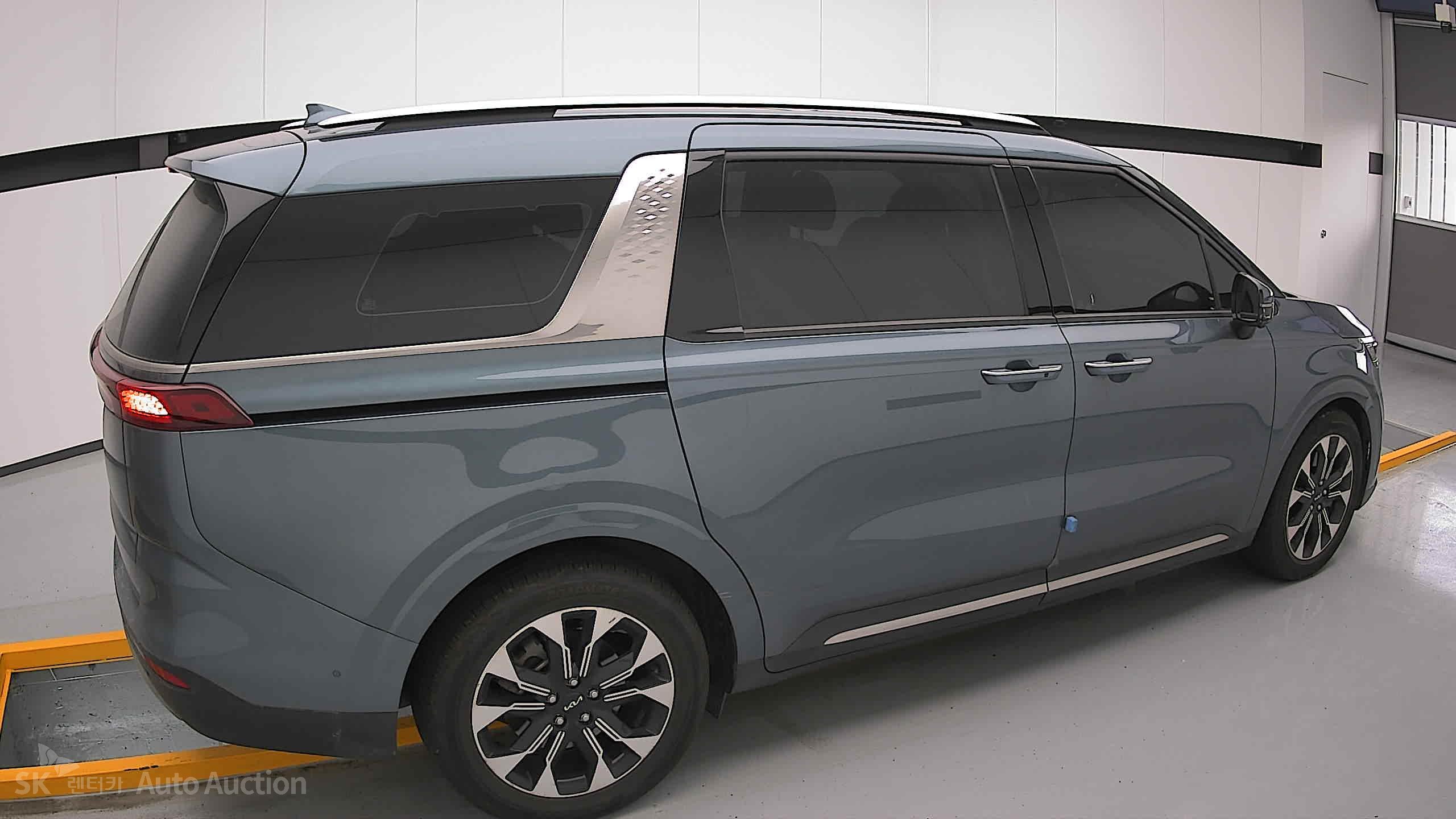 2023 - kia carnival