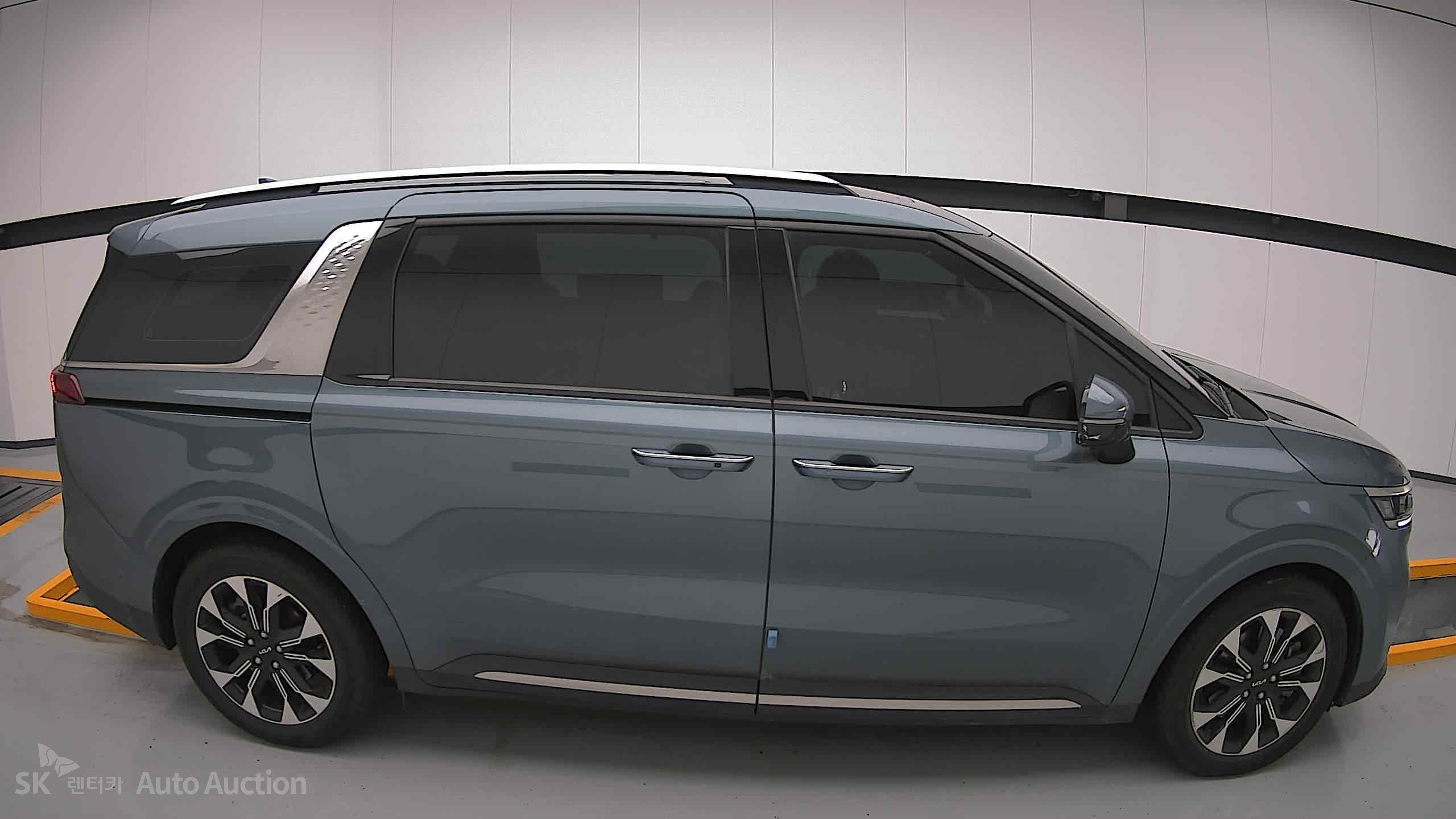 2023 - kia carnival