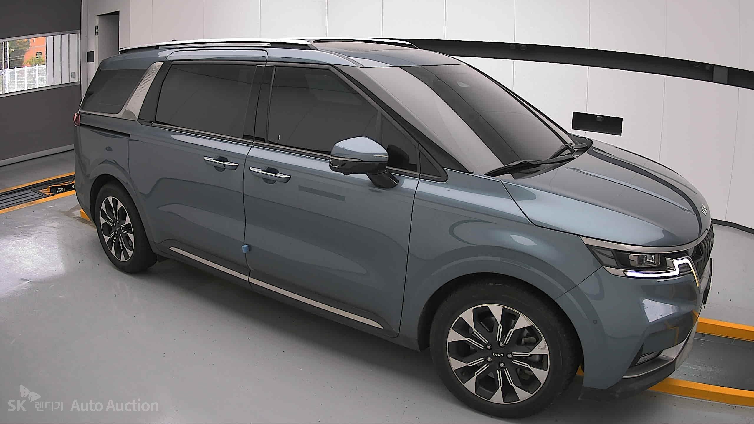 2023 - kia carnival