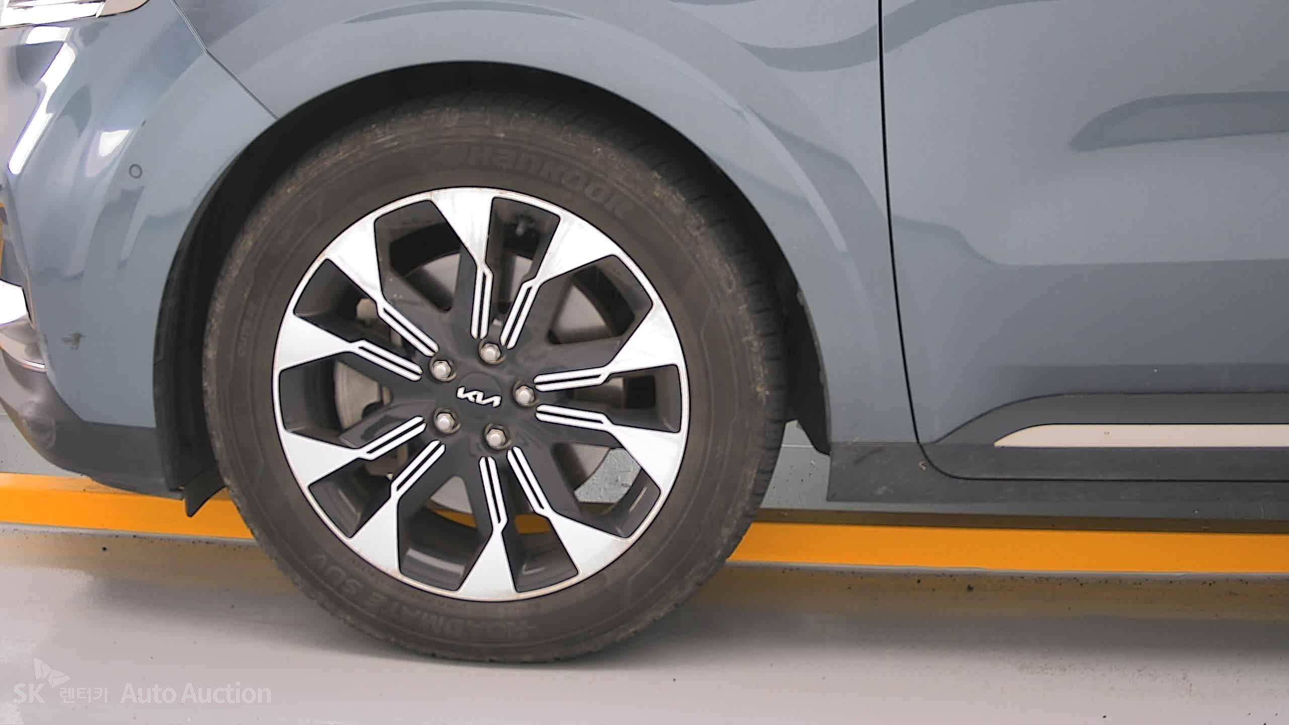 2023 - kia carnival